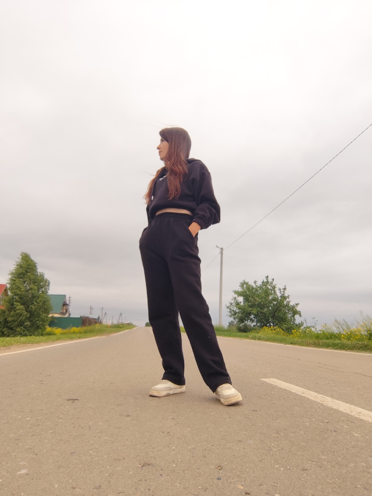 Woman in dark clothing observed on road in Фоки