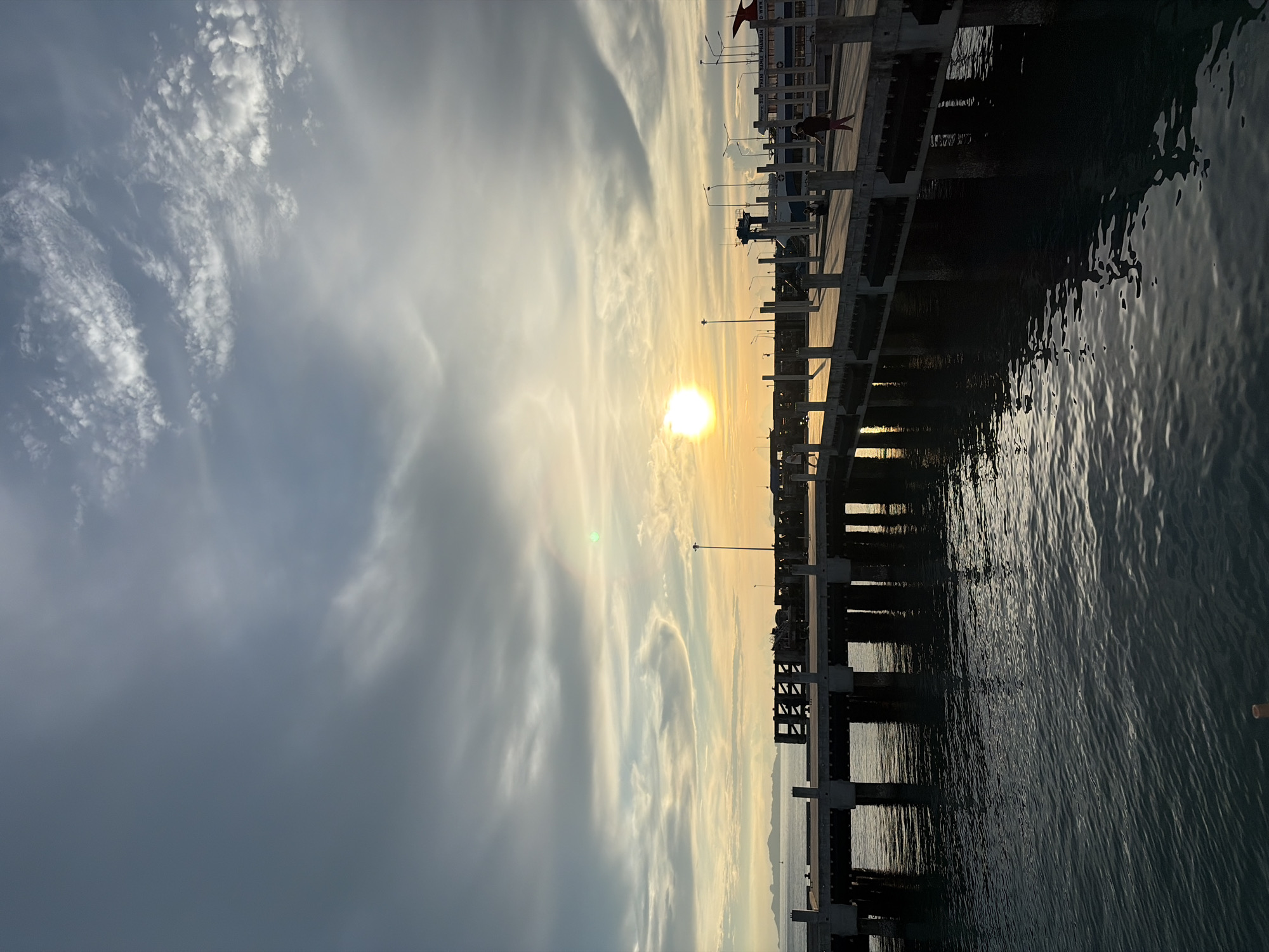 Morning at Nathon pier — waterfront scenes and selfies