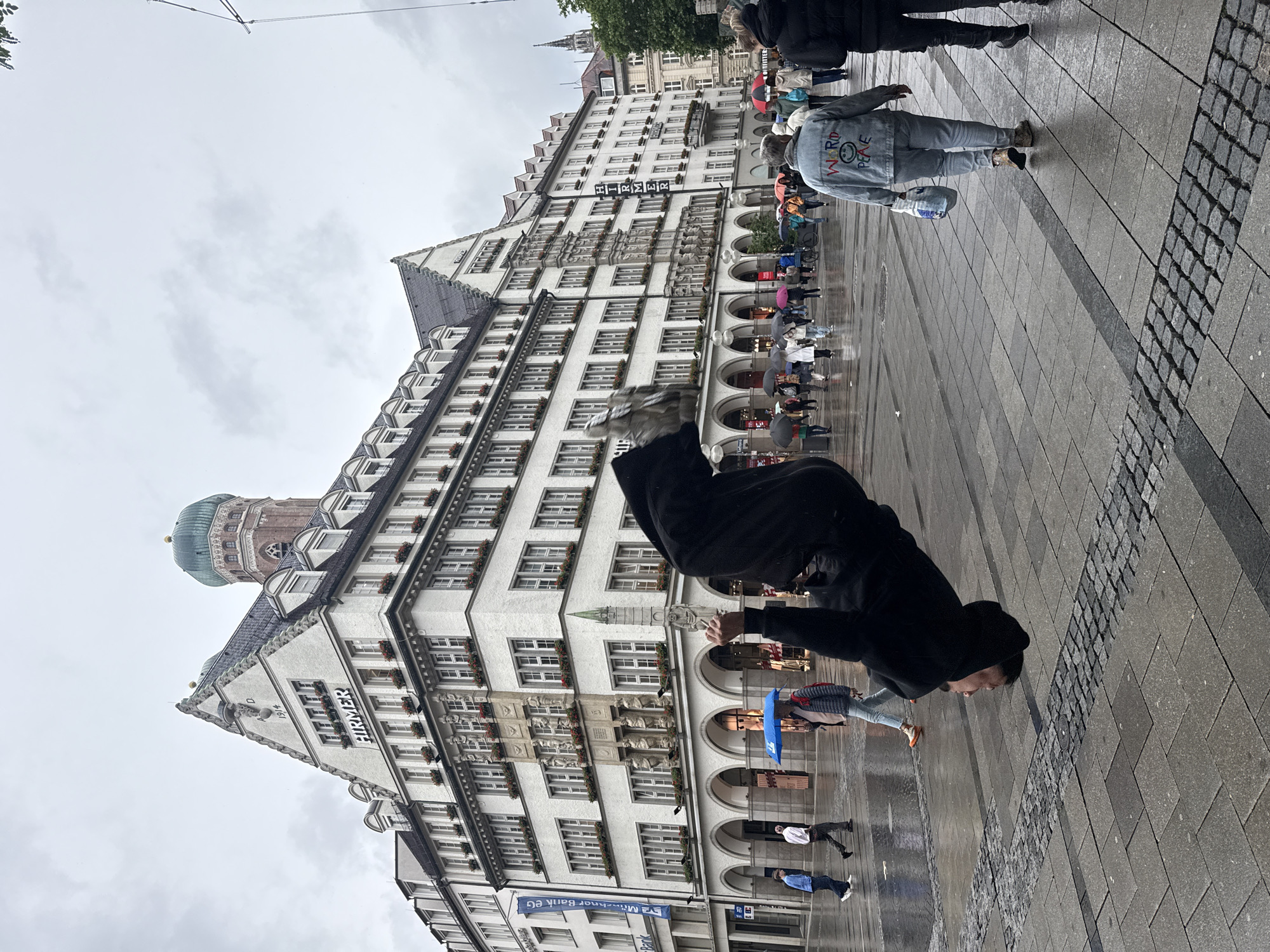 Rainy day street life documented in Munich's Marienplatz square