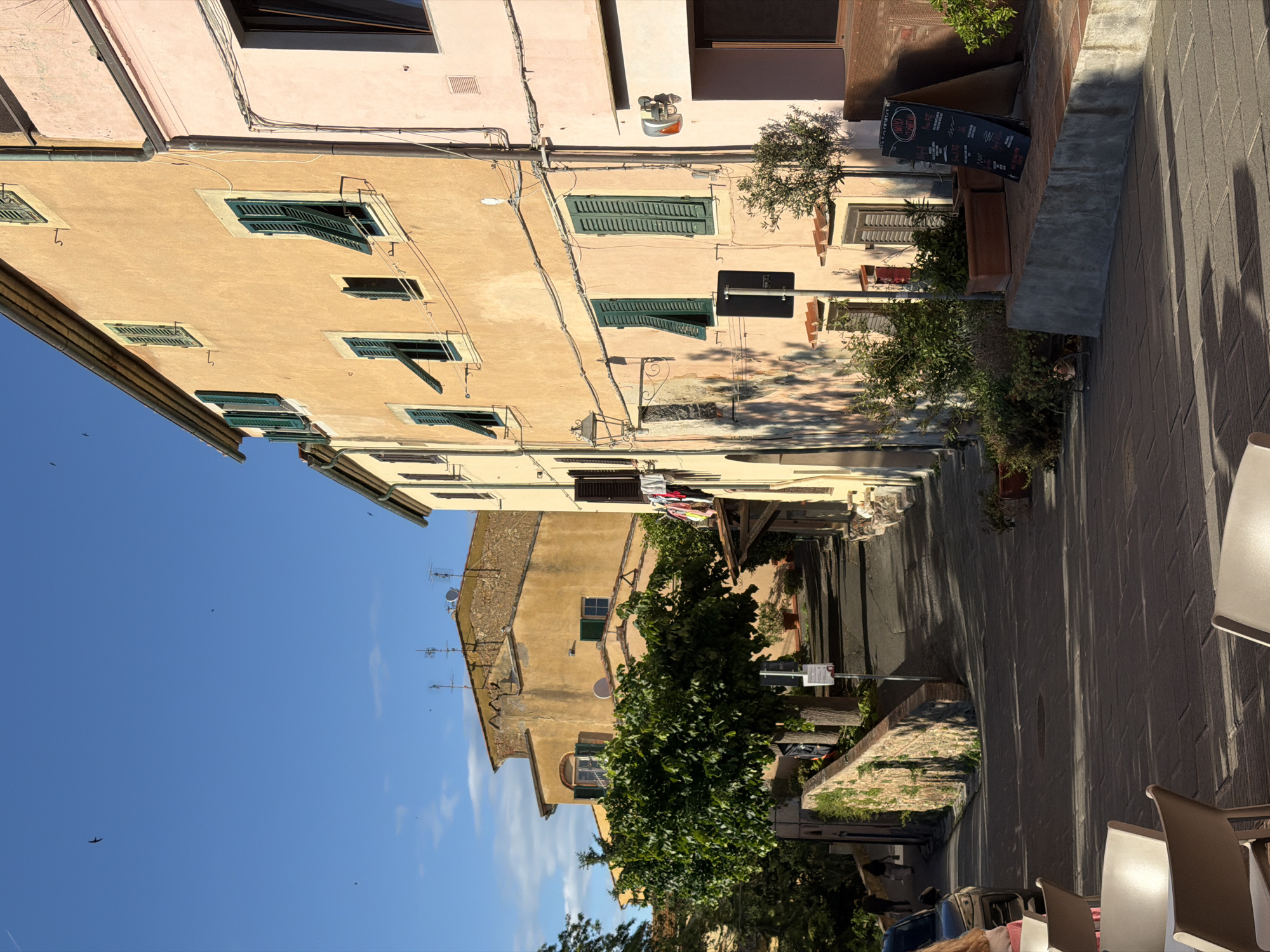 Afternoon documentation of Castagneto Carducci's streets and architecture