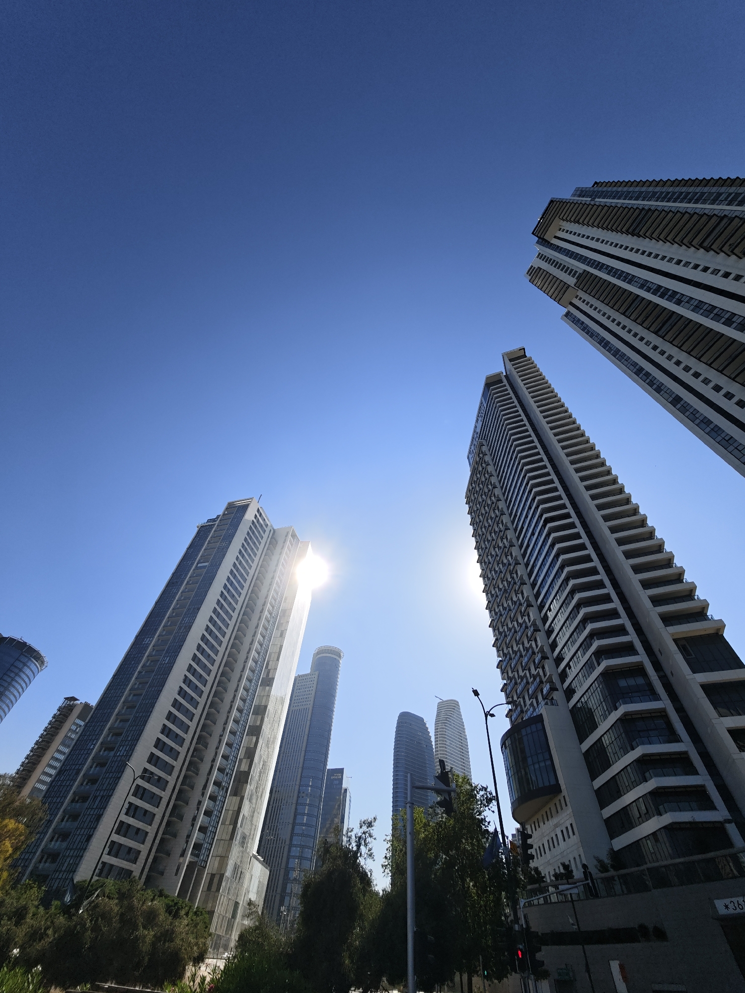 Morning walk through Givatayim and Tel Aviv's modern skyline