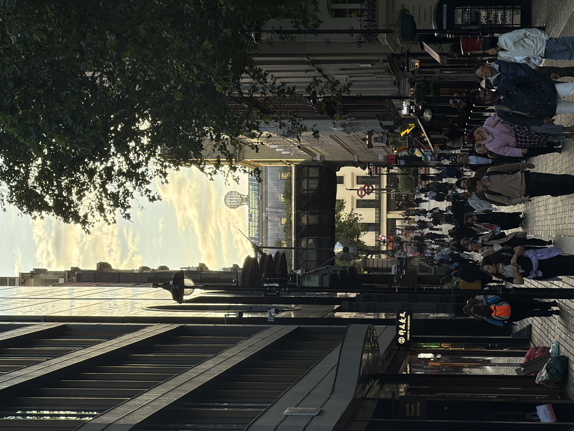 Evening street scenes and underground activity documented in London