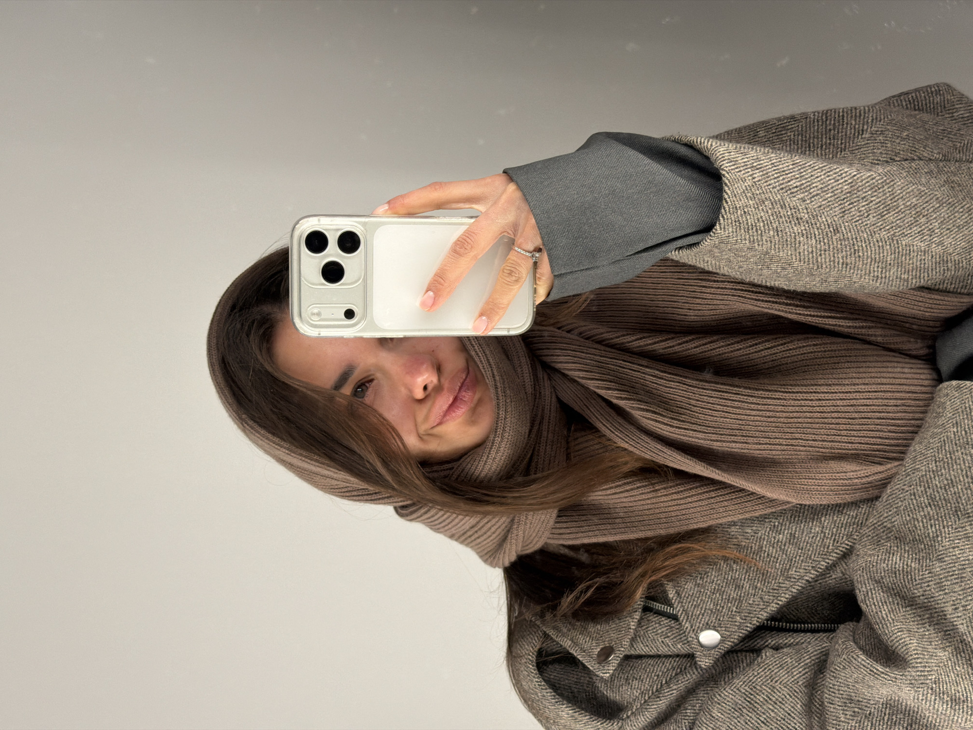 Everyday moments captured in Krasnoyarsk: selfie and street scene