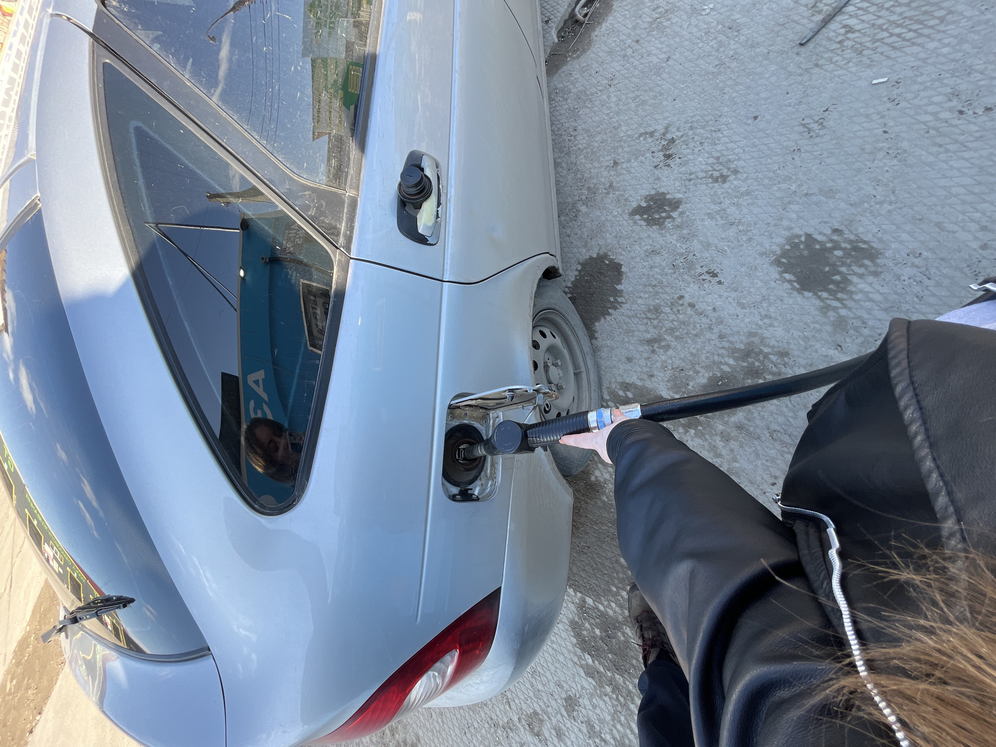 Morning routine captured across Chaikovsky, Russia on April 5