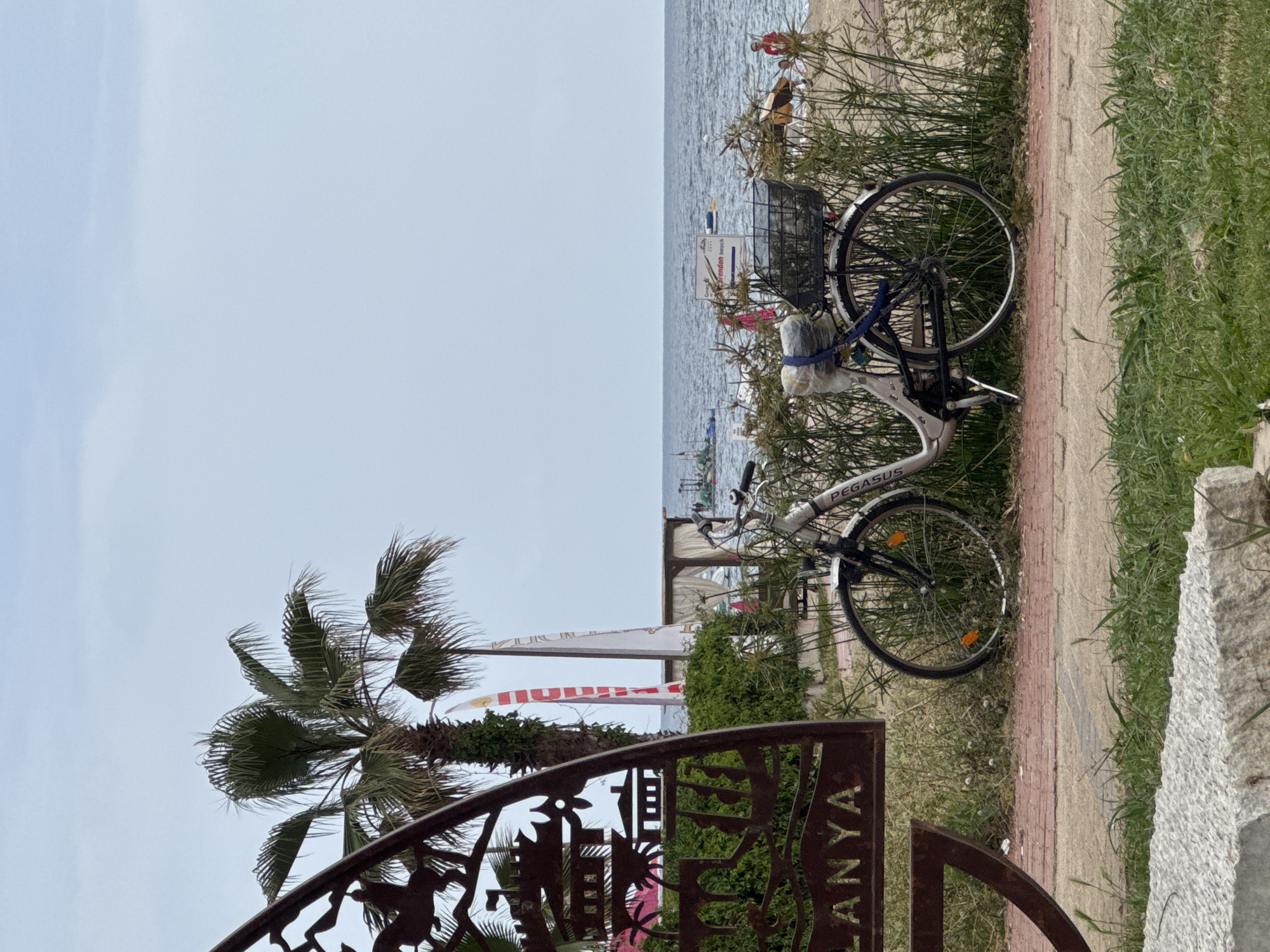 Casual stroll documented through Alanya's beaches and parks