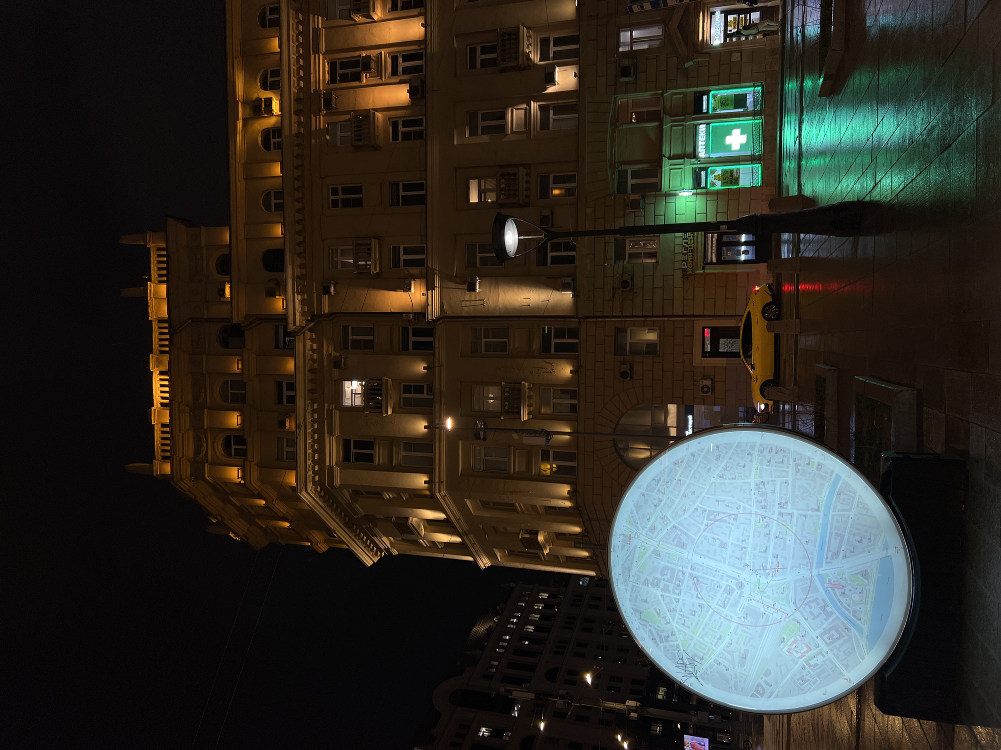 Moscow nighttime street scenes documented by witnesses