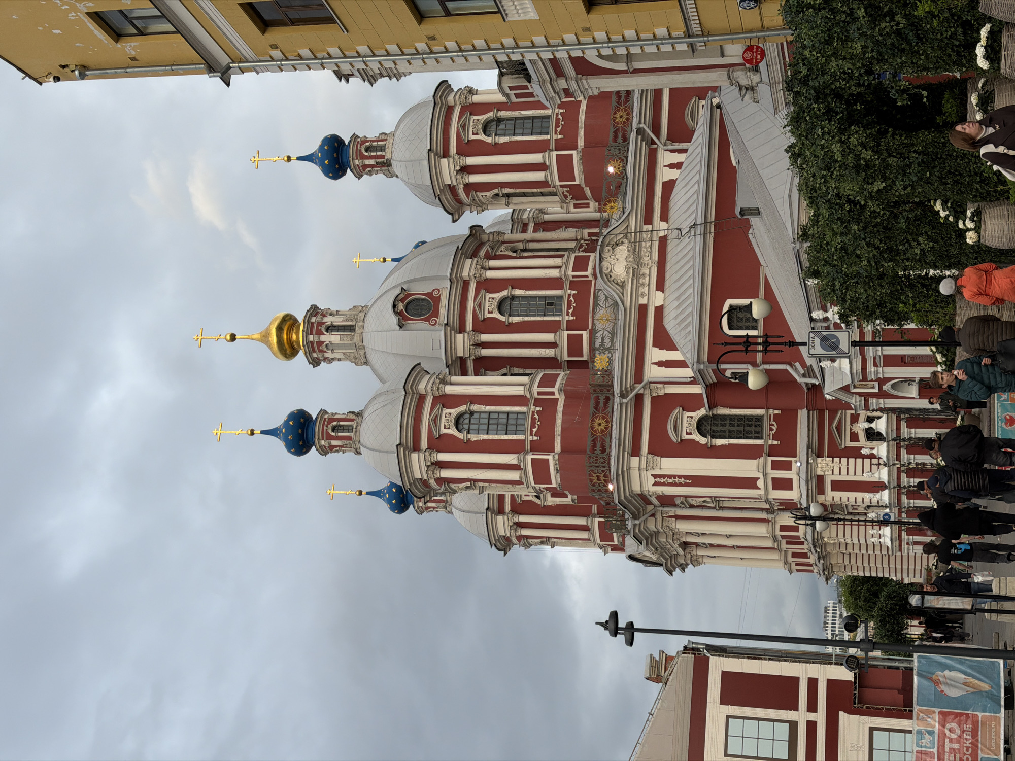 Moscow streetlife and architecture captured in 18-minute walking tour