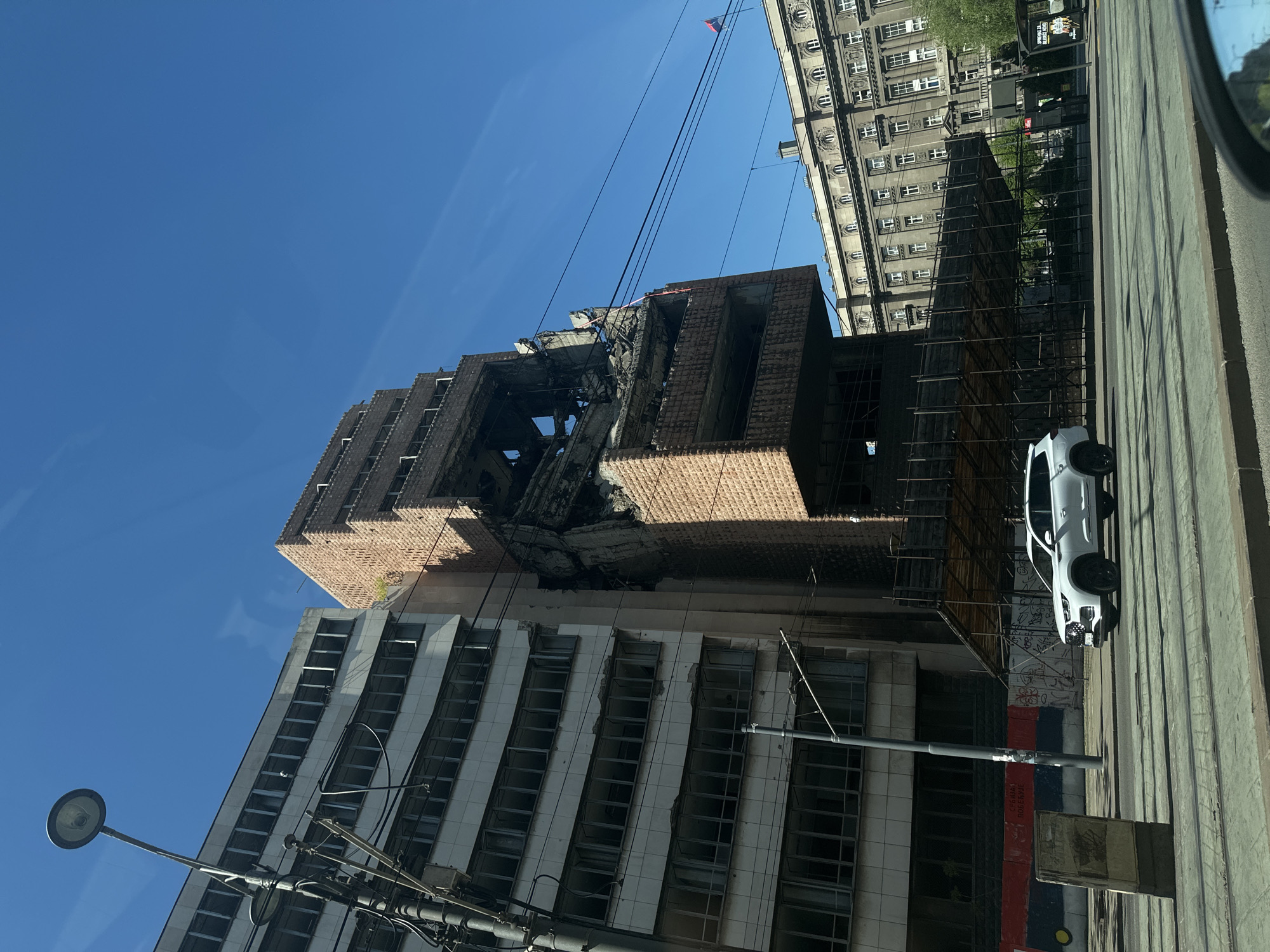 Damaged Yugoslav Defense Ministry building documented in Belgrade