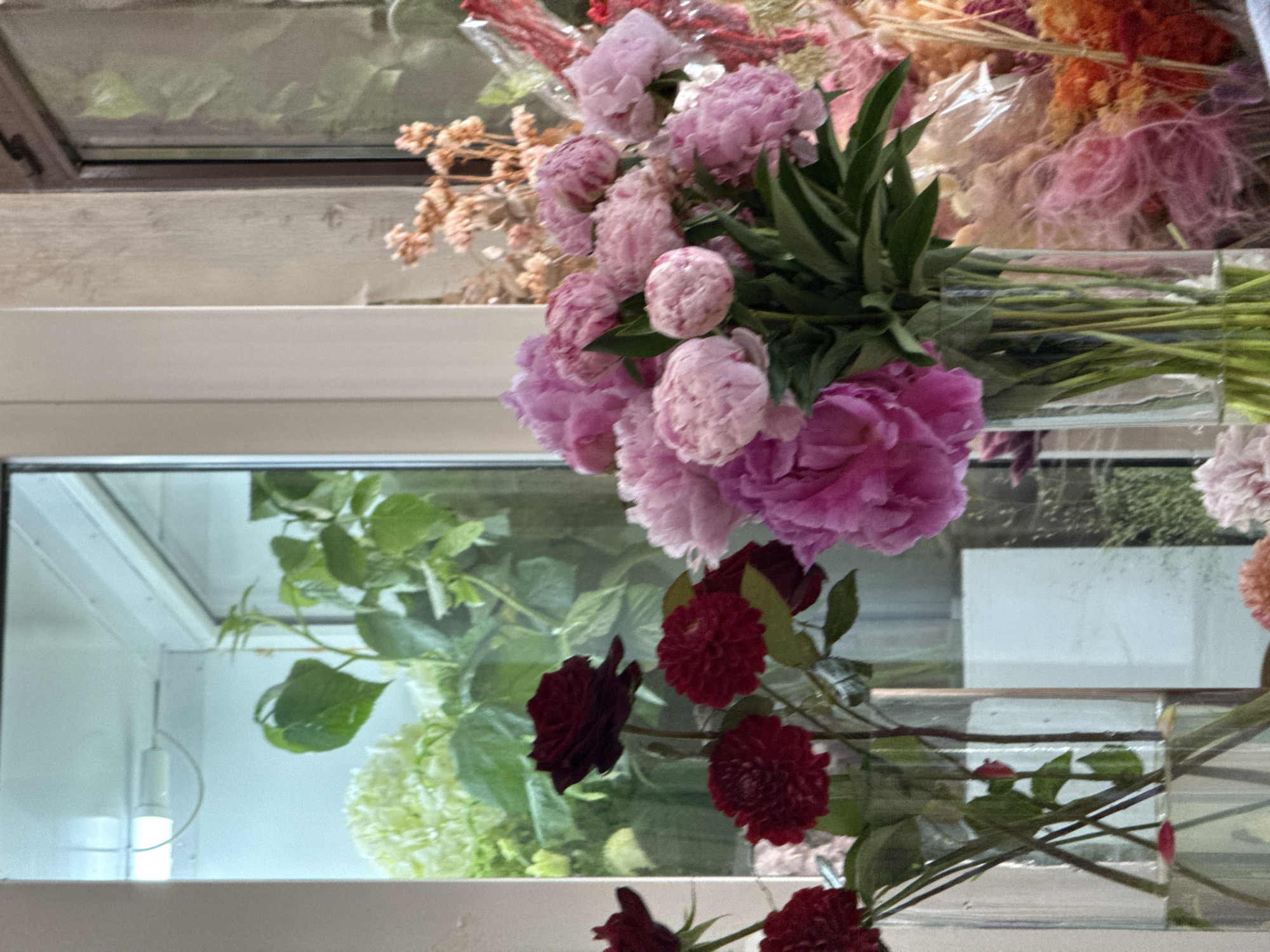 Flower shop work and street scenes in Assinovskaya, Russia