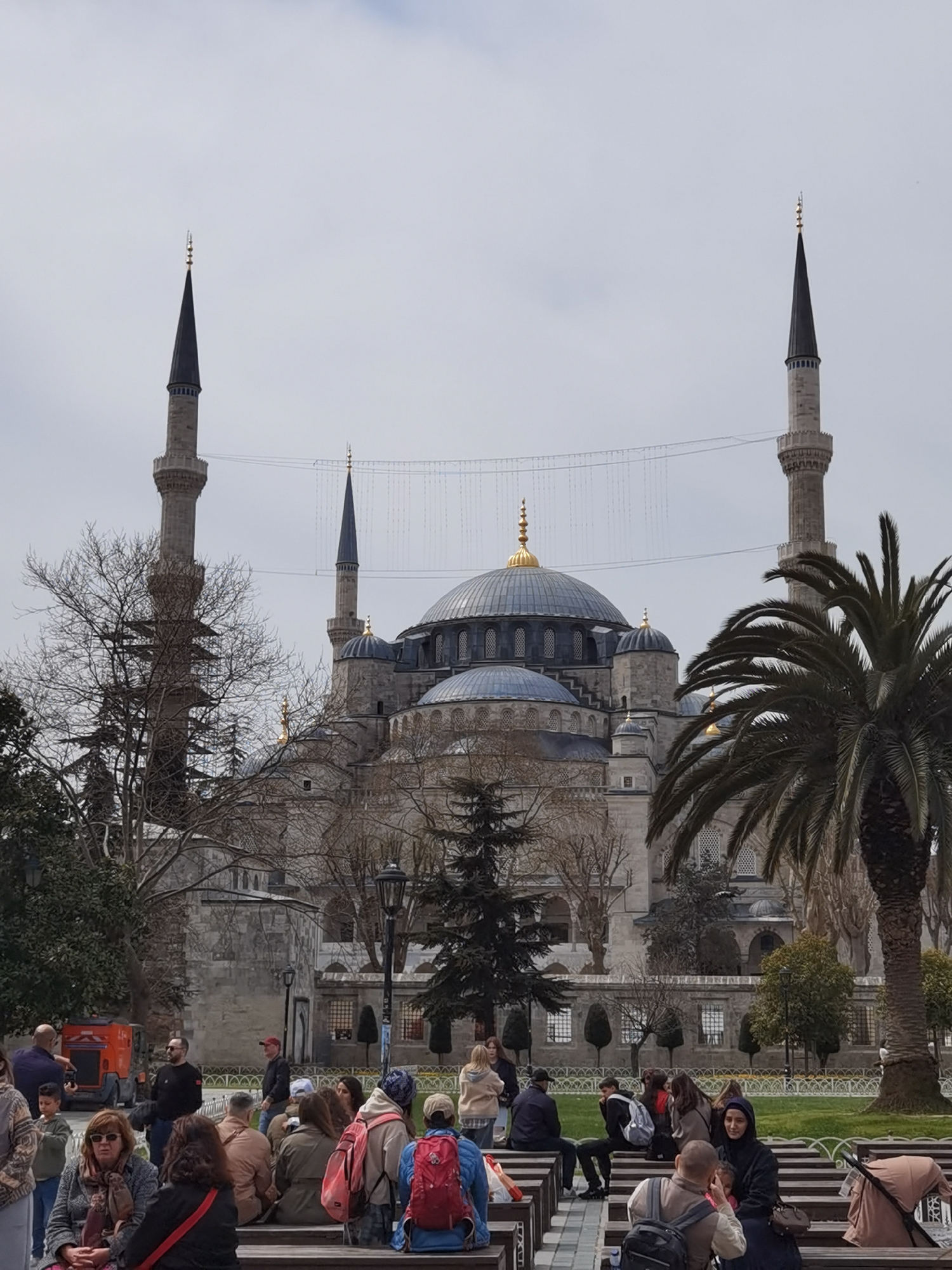 Daytime protest near Blue Mosque draws crowds in Istanbul