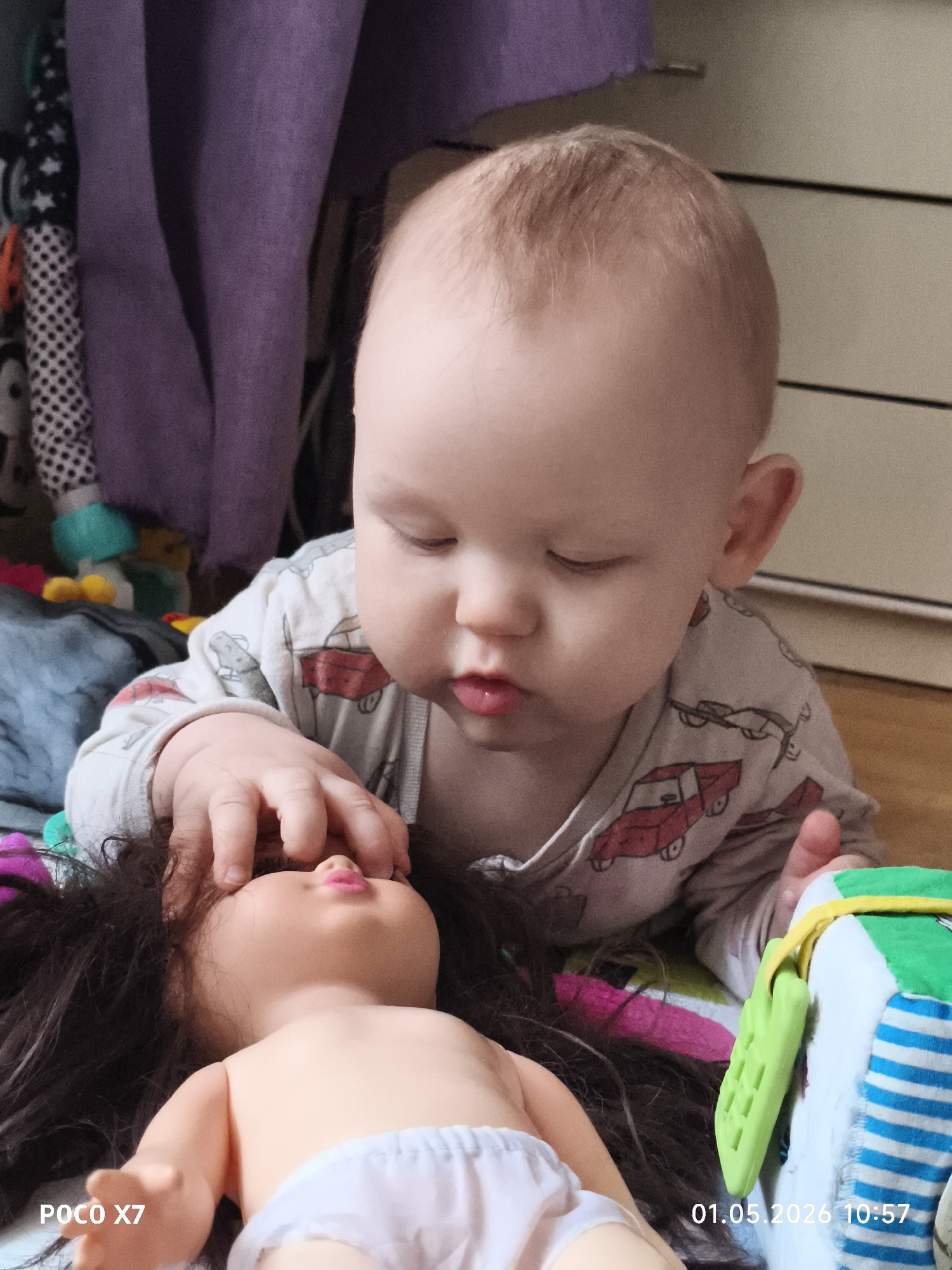 Woman documents morning routine with toddler in Chaikovsky, Russia