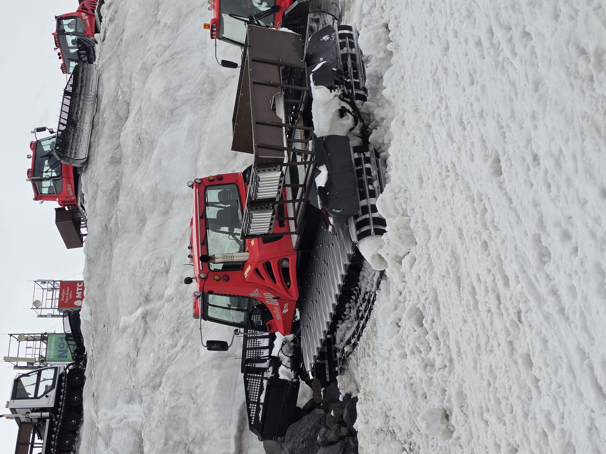 High-altitude Elbrus base: snow machines and cable cars at Garabashi