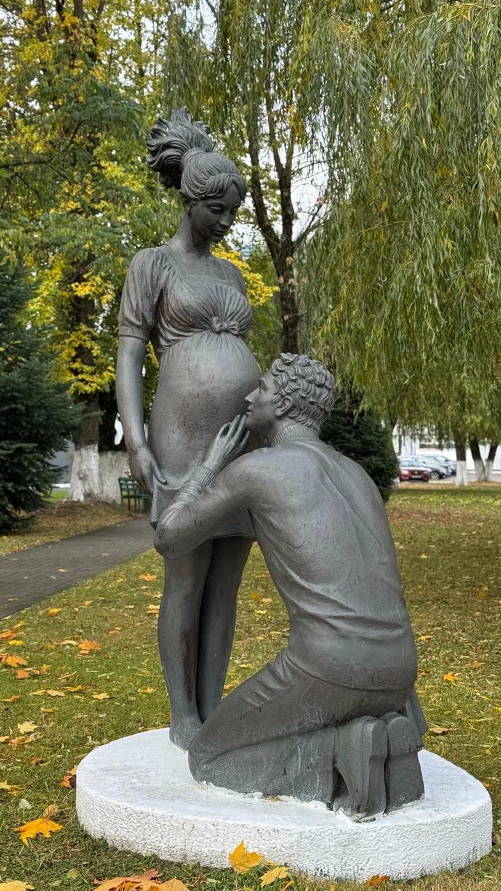 Bronze pregnancy sculpture observed in Minsk, Belarus