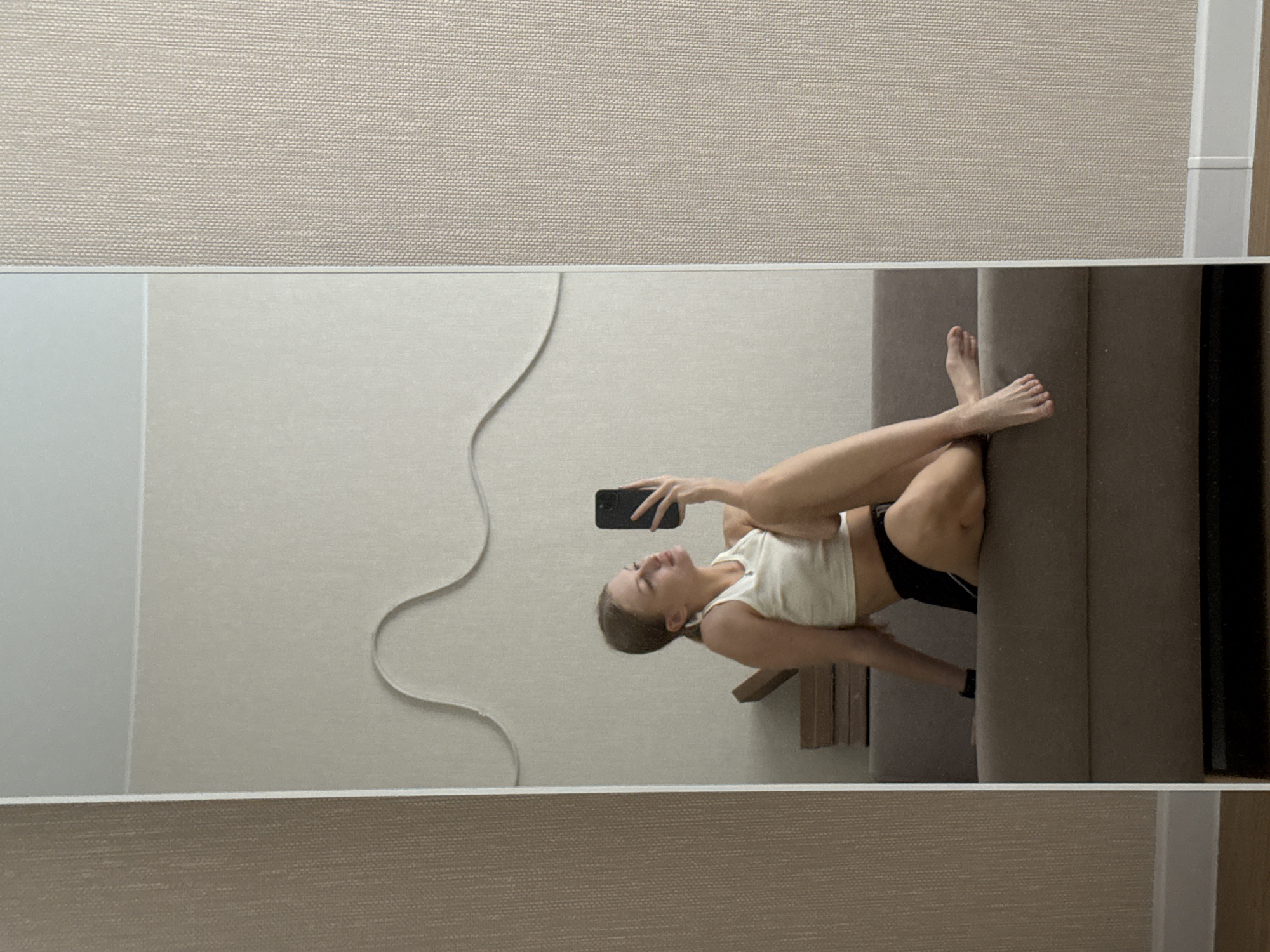 Apartment afternoon: mirror selfies and chicken salad prep in Perm