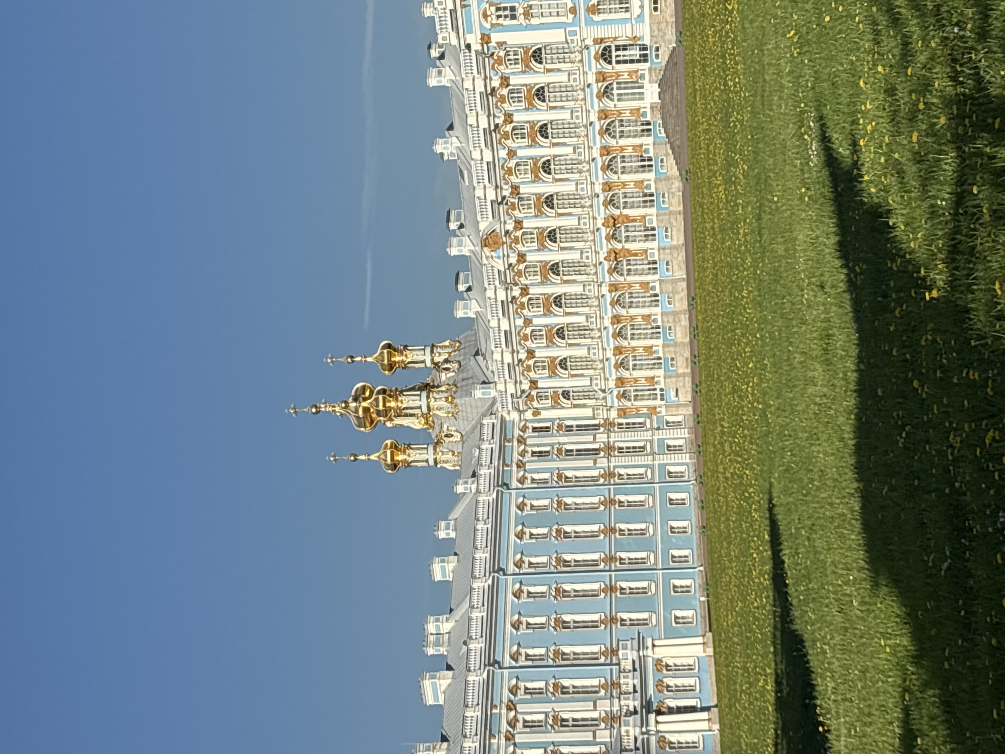 Tourist captures Catherine Palace and grounds in Pushkin, Russia