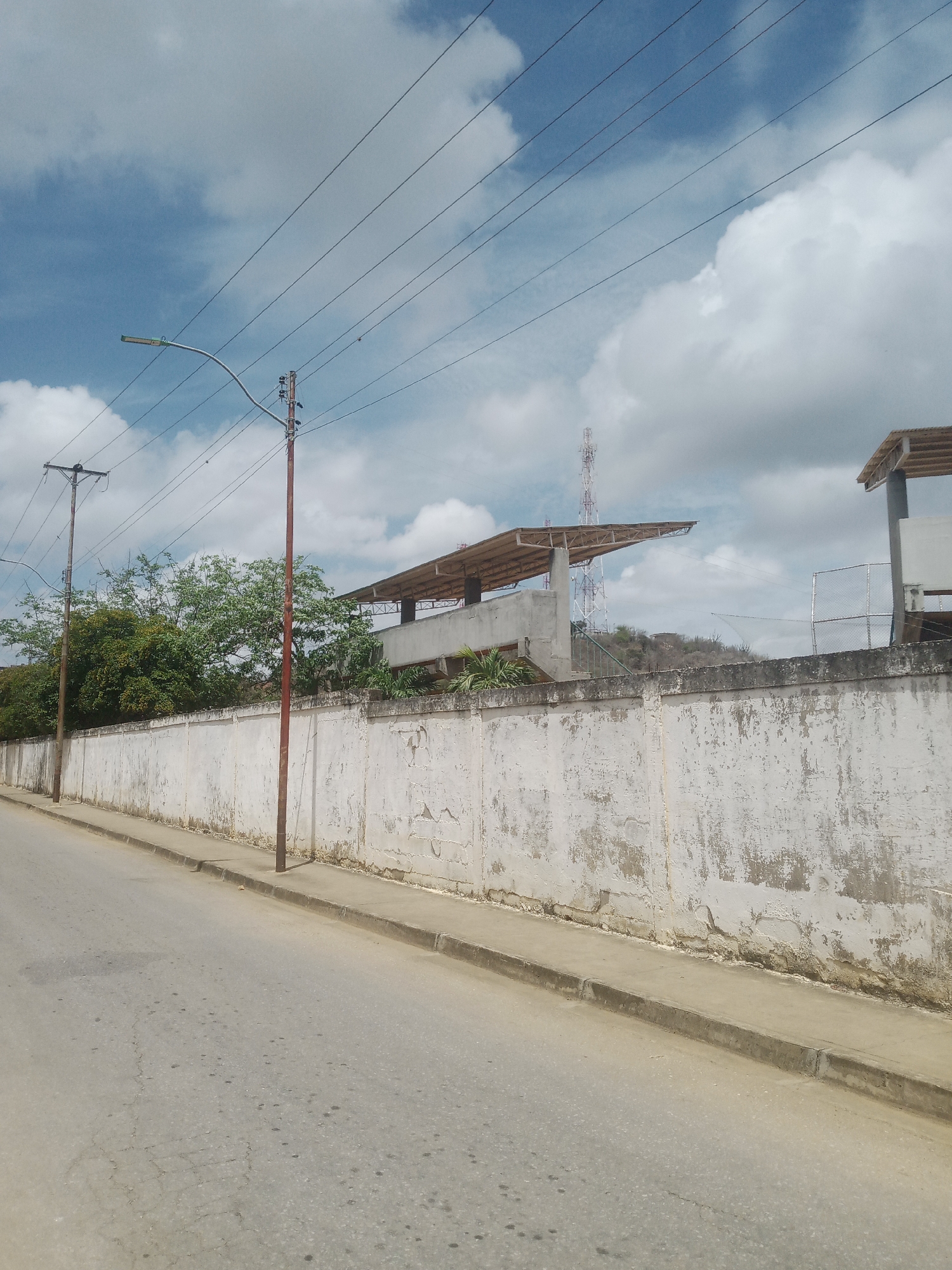 Street scene and casual pose in Altagracia, Venezuela