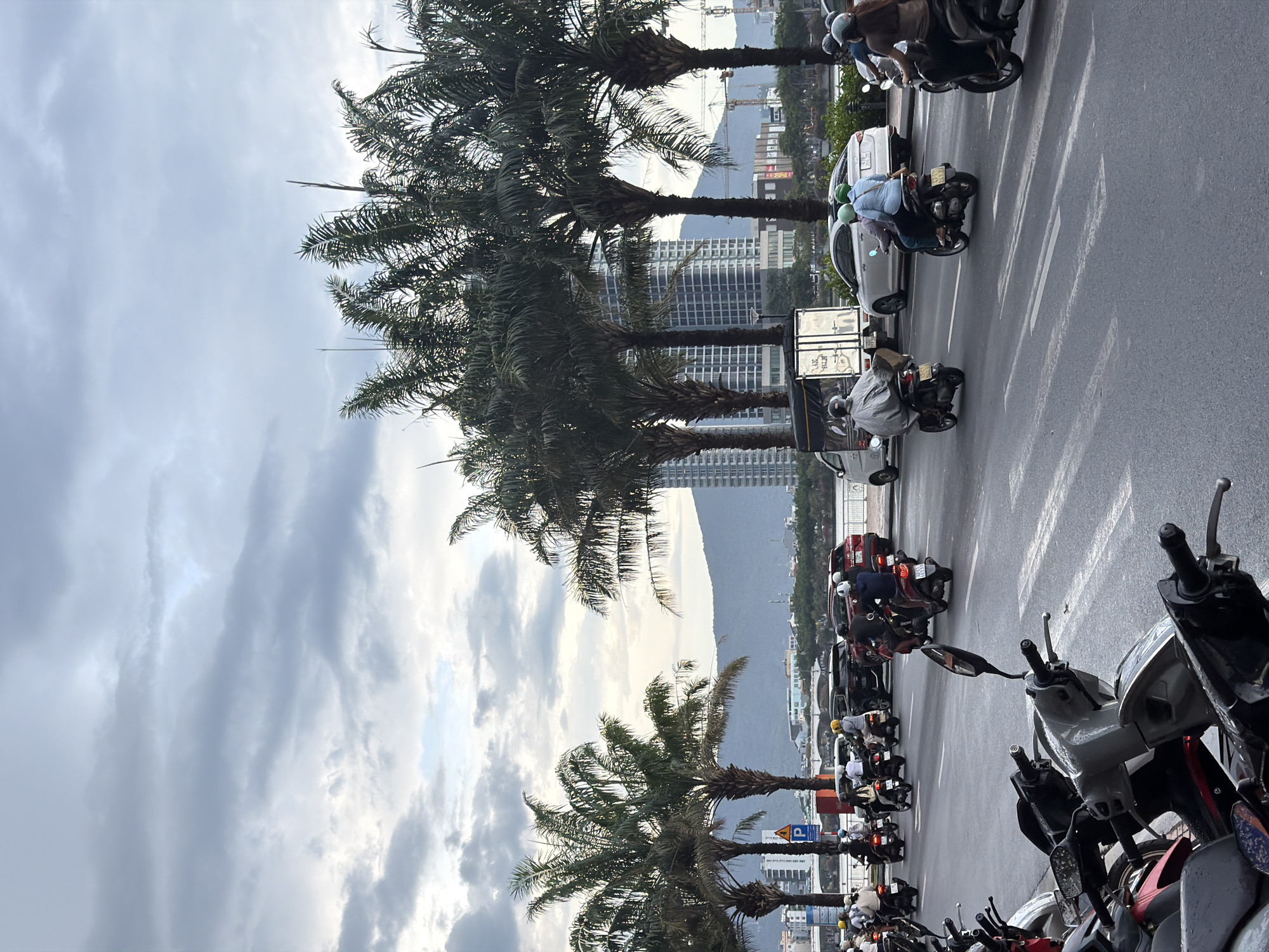 Da Nang streets and a riverside restaurant on a cloudy morning