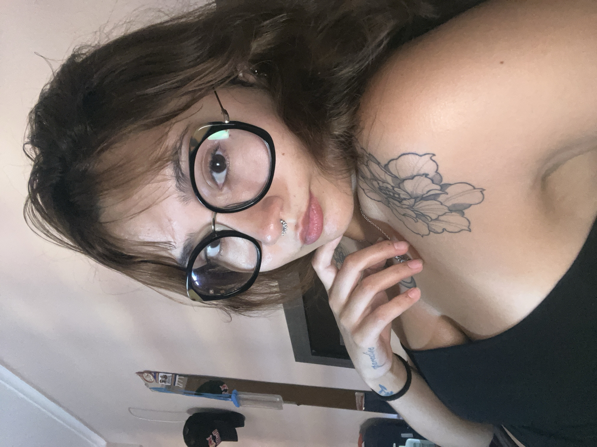 Tattoos and downtime in Alicante on a July afternoon