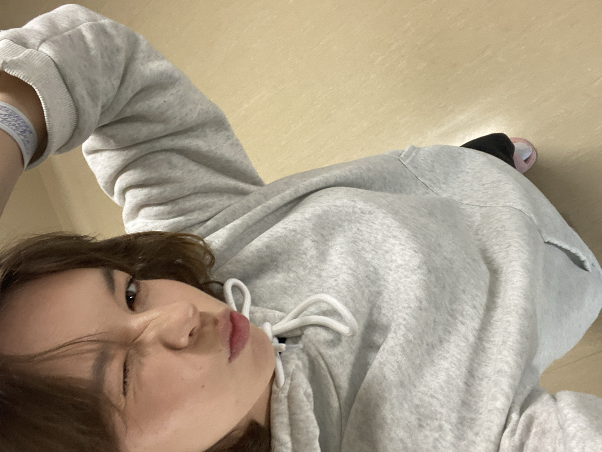 Woman Documents Medical Facility Stay Through Selfies in Perm