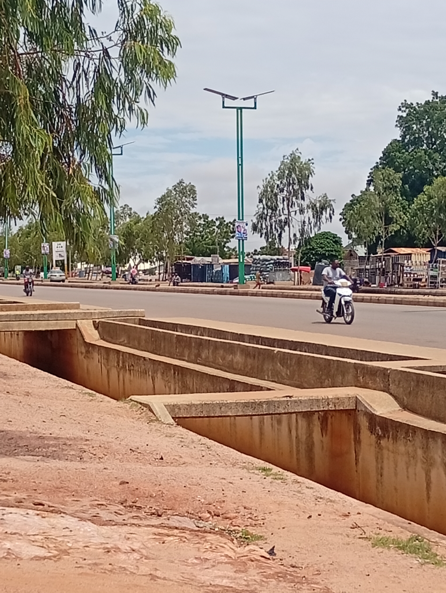 Street life and infrastructure along a Wuro Dole road