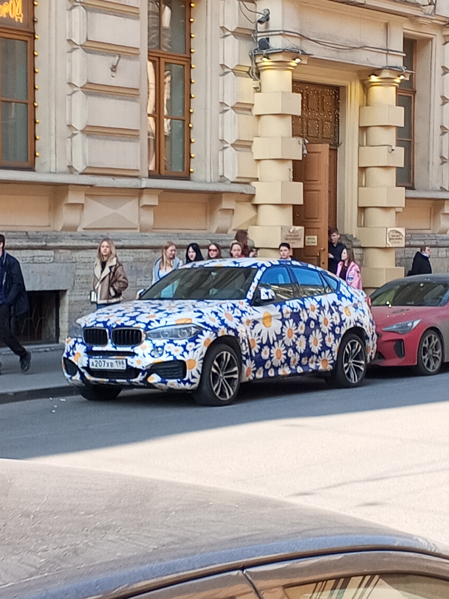 Flower-patterned BMW spotted near Saint Petersburg landmarks