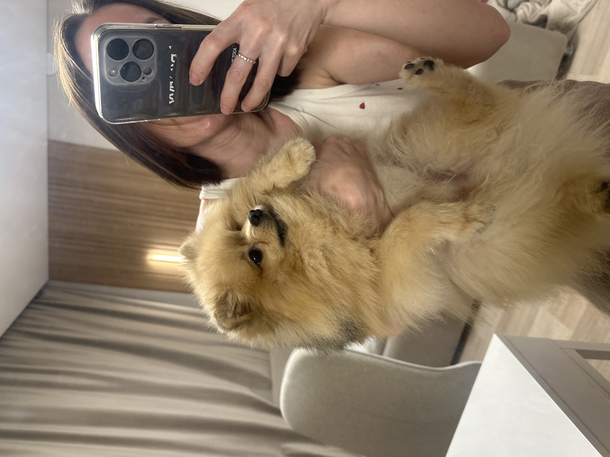 Woman documents evening selfie session with Pomeranian in Votkinsk