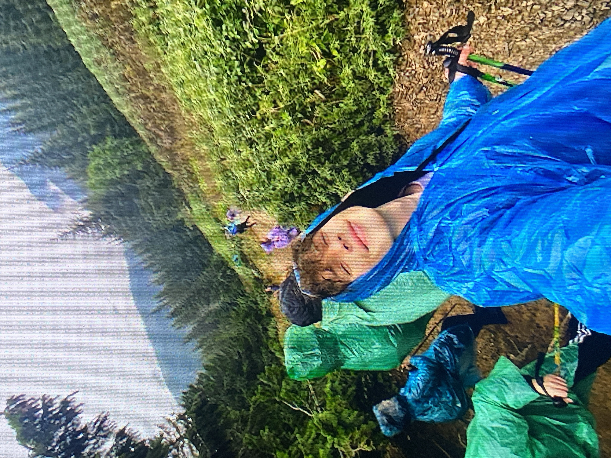 Rainy day hike, selfies, and a ledge hangout