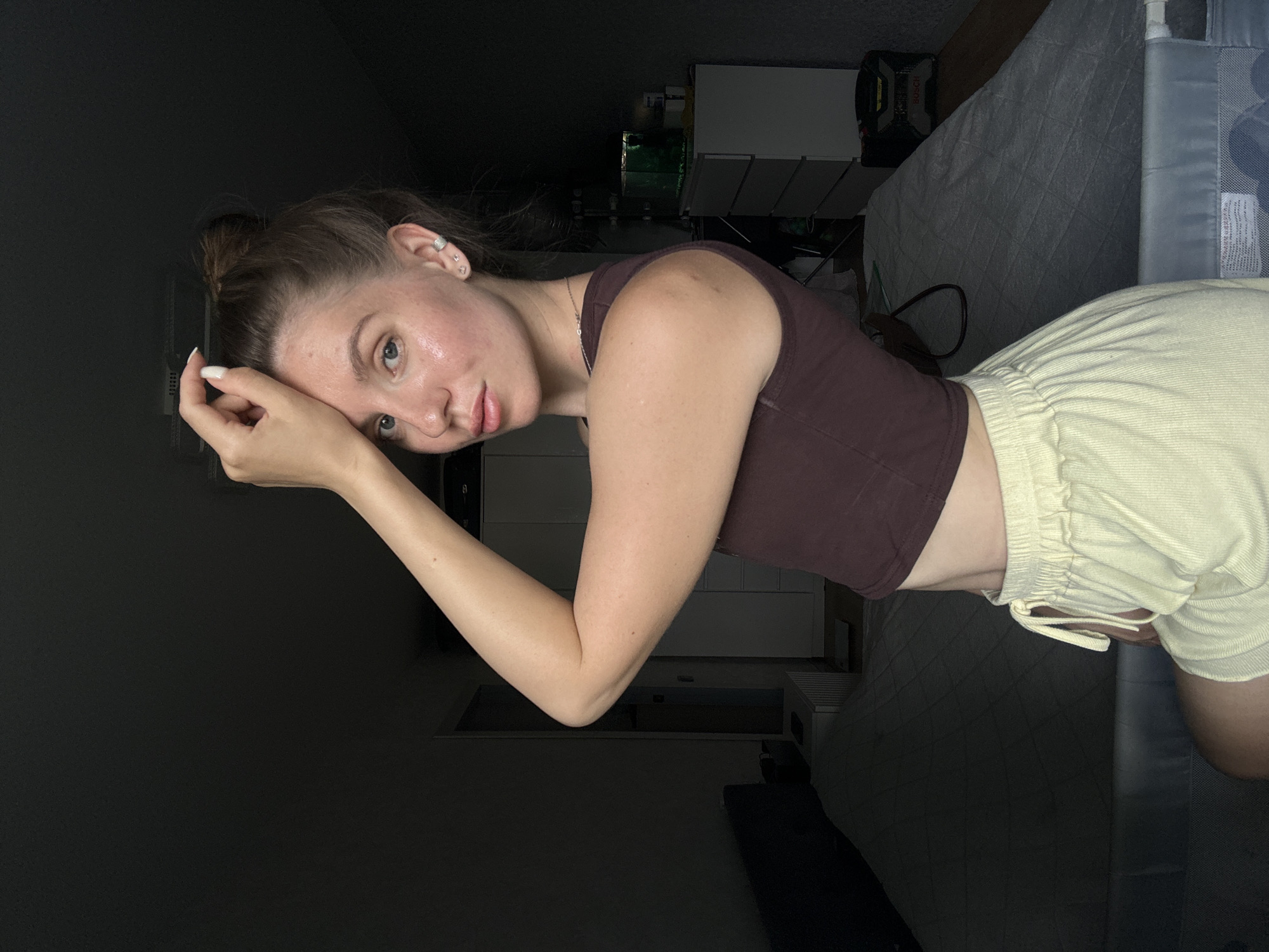 Casual bedroom shoot and a street cat in Klin, Russia