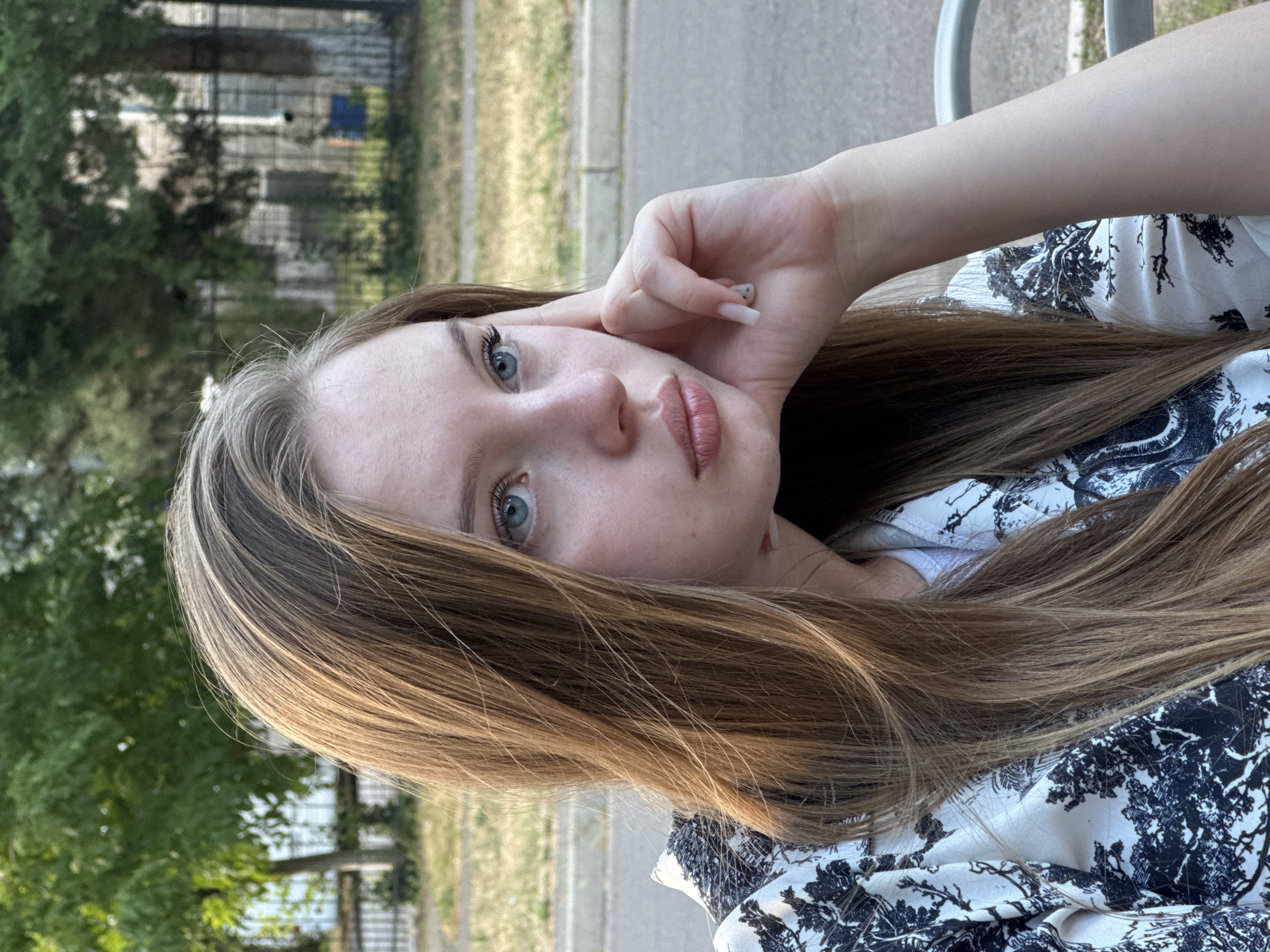 Afternoon hangout outside a shawarma spot in Tiraspol