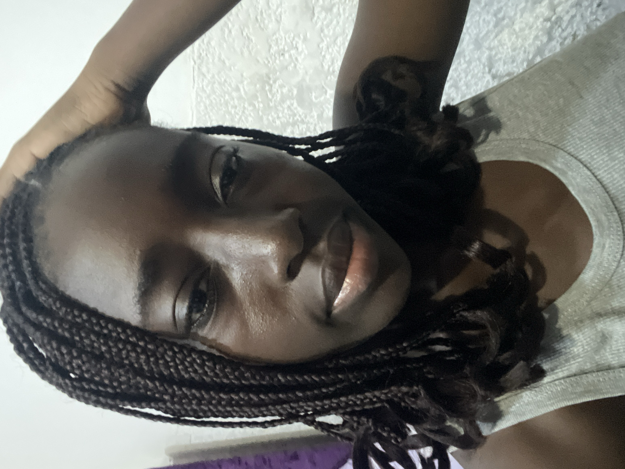 Woman takes bedroom mirror selfies in Abuja