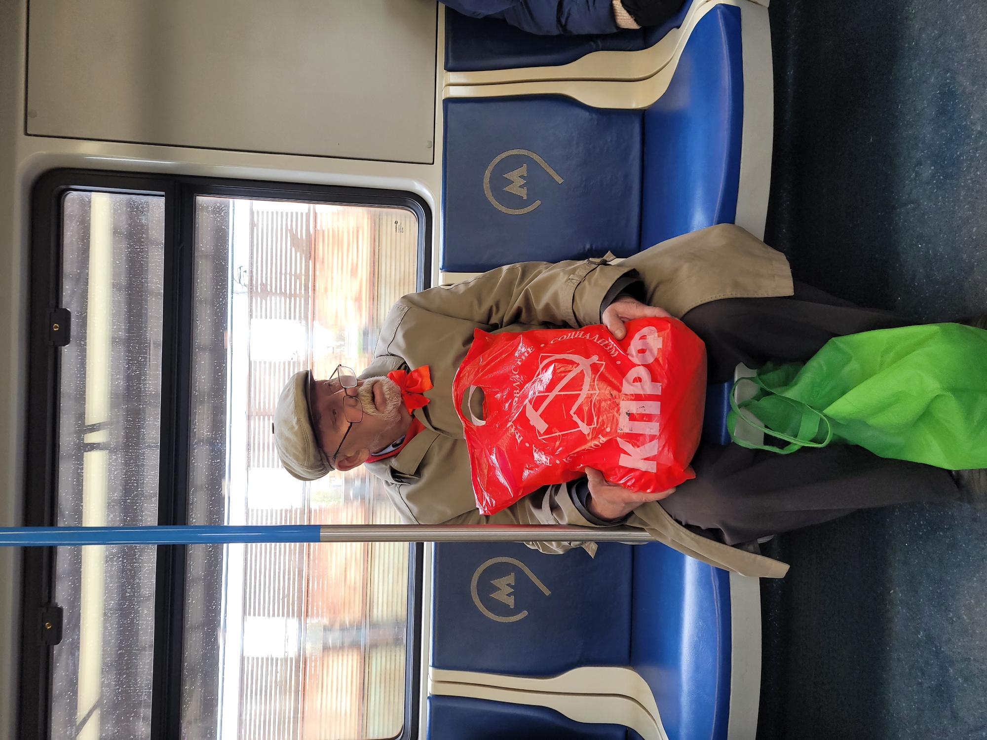 Elderly passenger with Soviet-themed bag observed on Moscow subway