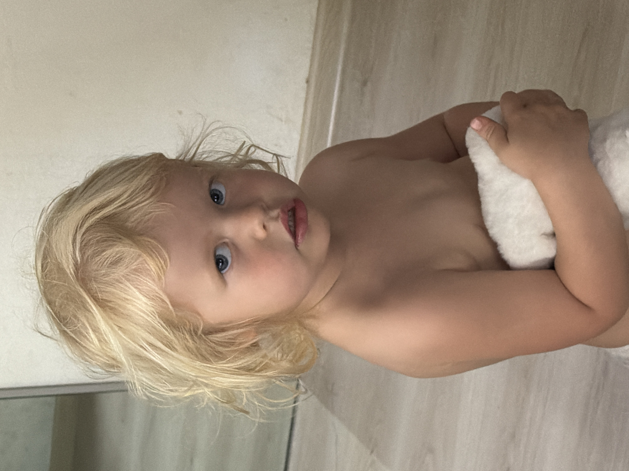 Toddler's evening routine captured in Sochi home