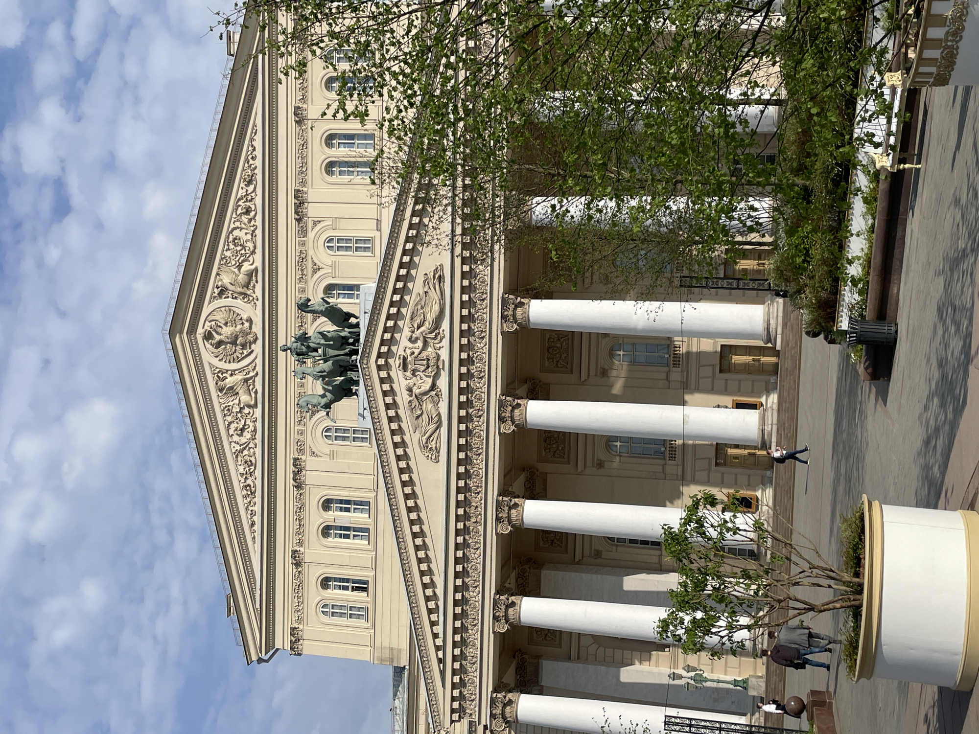 Early morning photograph captures Bolshoi Theatre facade in Moscow