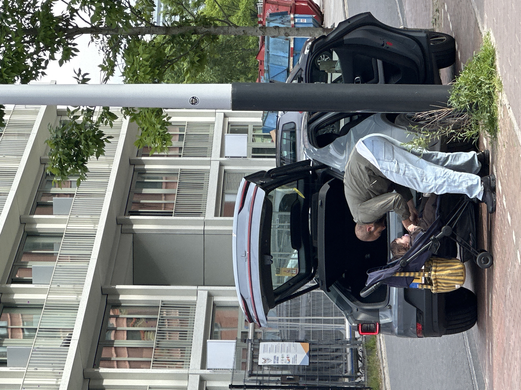 Routine Amsterdam street life documented over afternoon hours