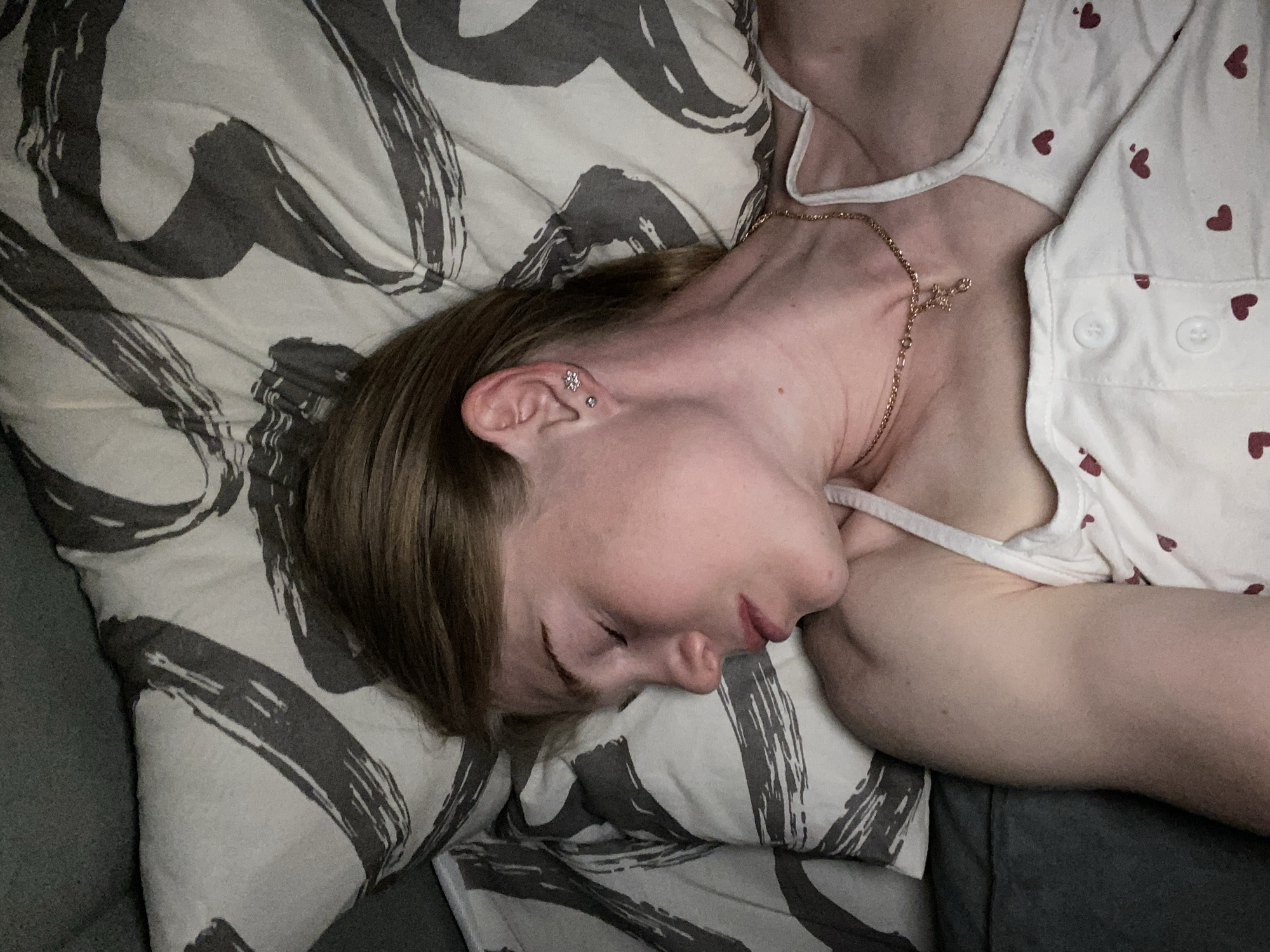 Woman documents evening routine in Chaikovsky apartment