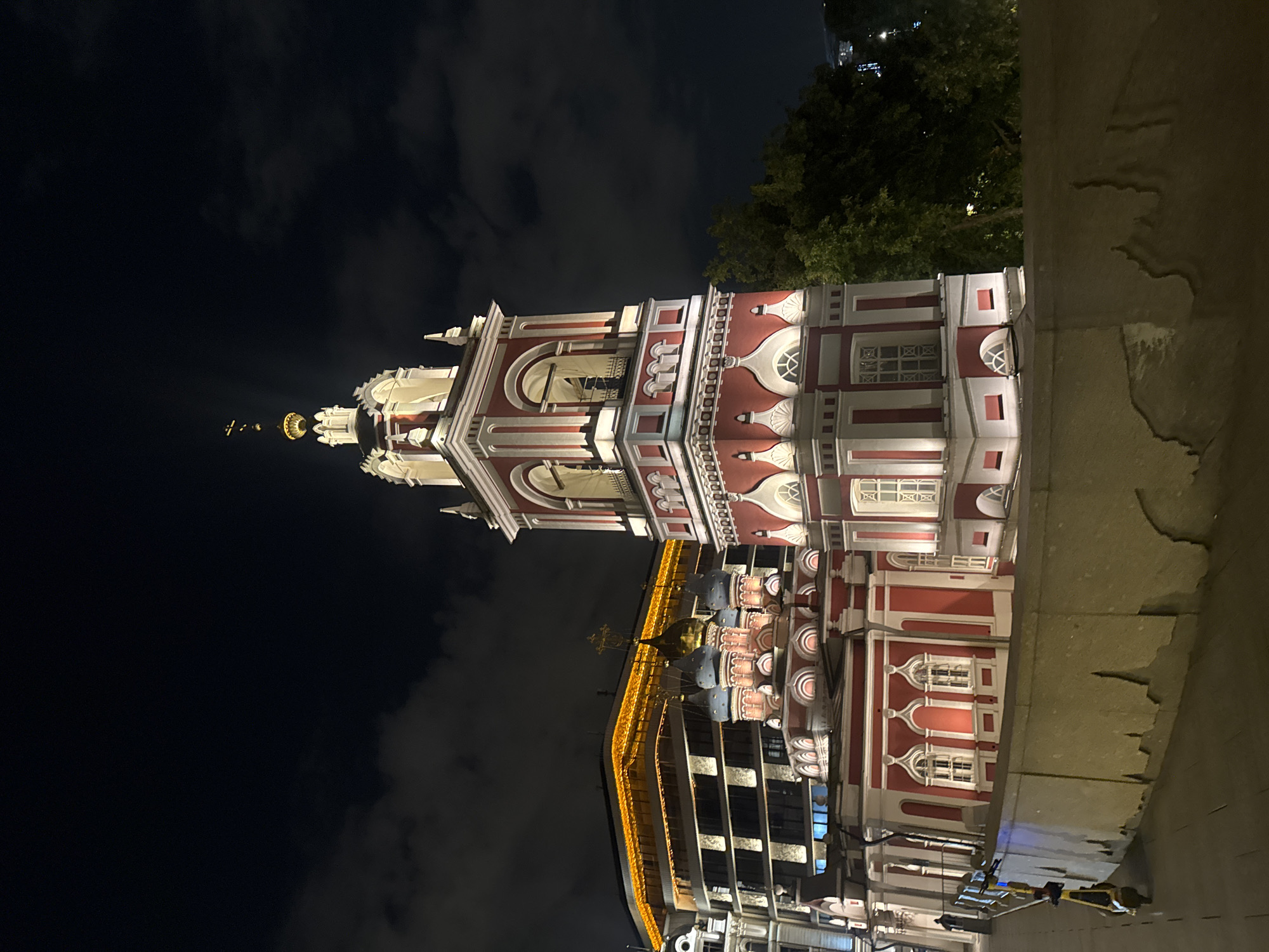 Evening stroll past lit churches and street scenes in Moscow