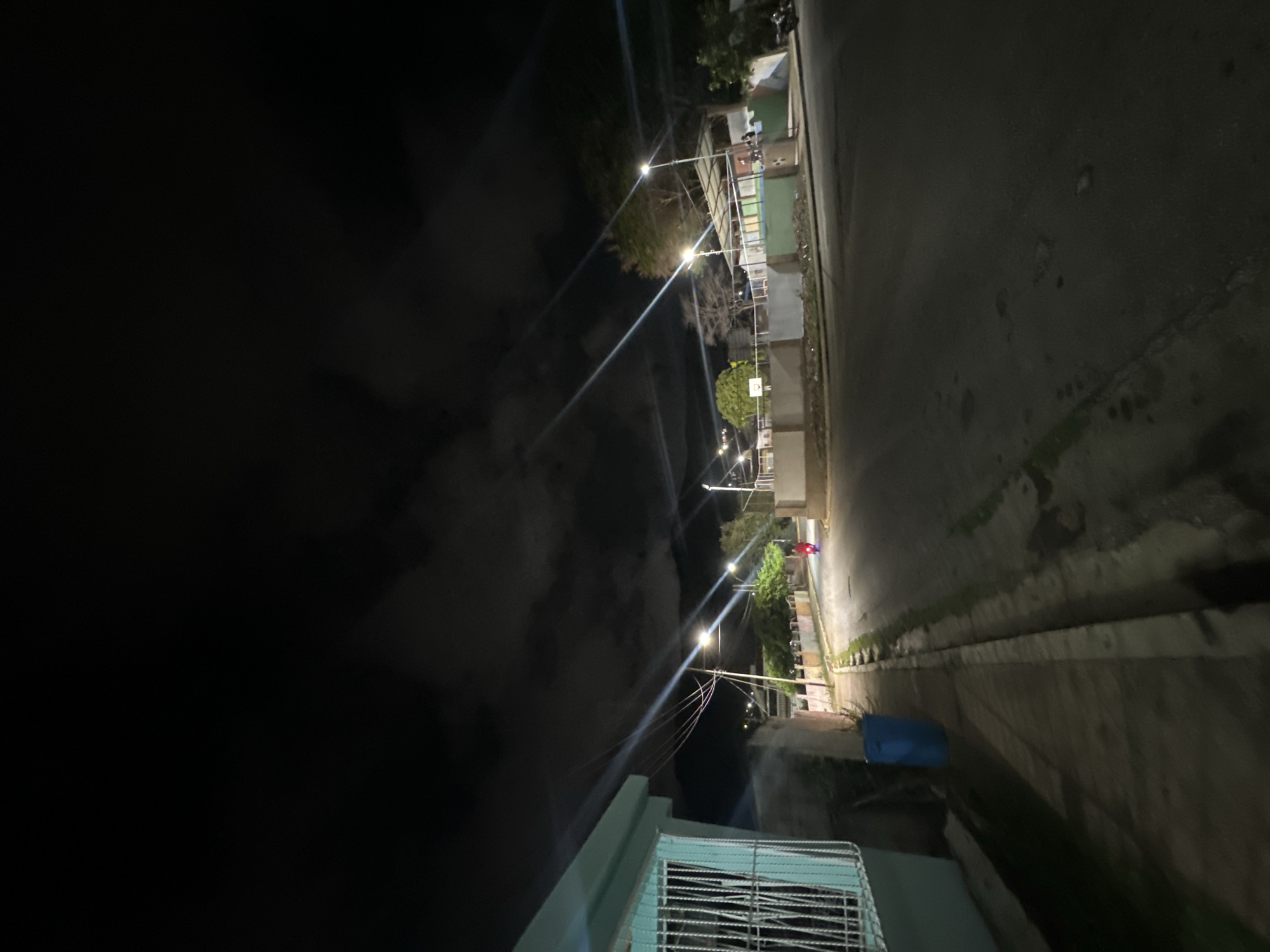 Nighttime street documentation with Spanish text displays in El Maco