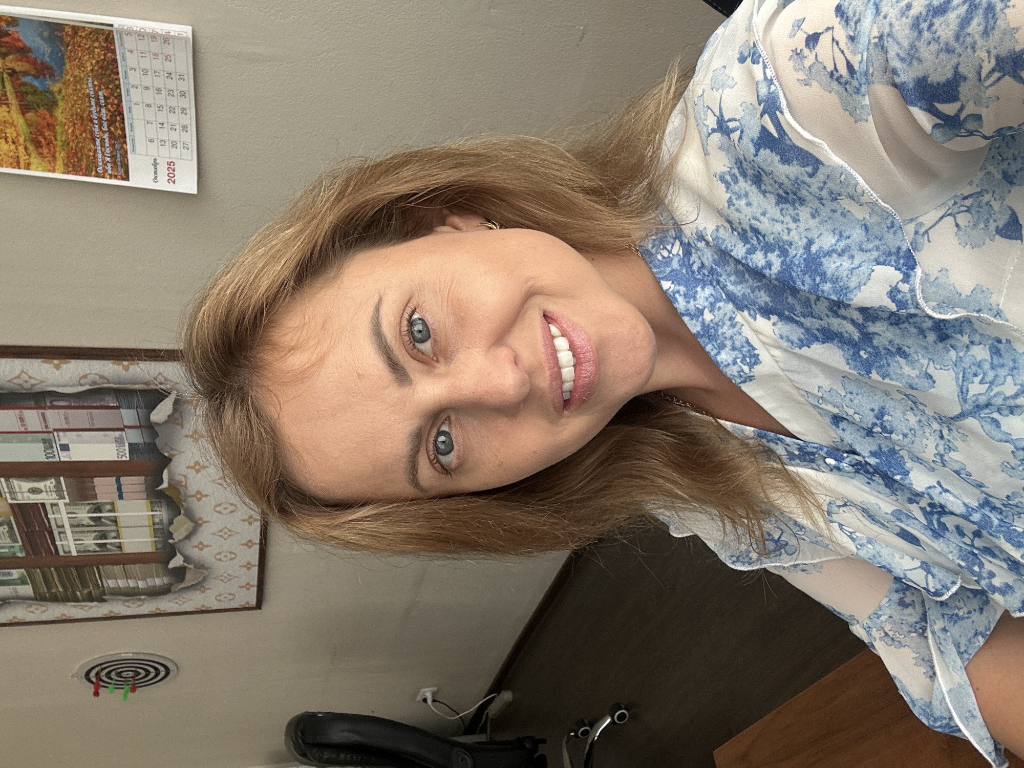 Morning in Sochi: office selfies and staircase strolling in florals