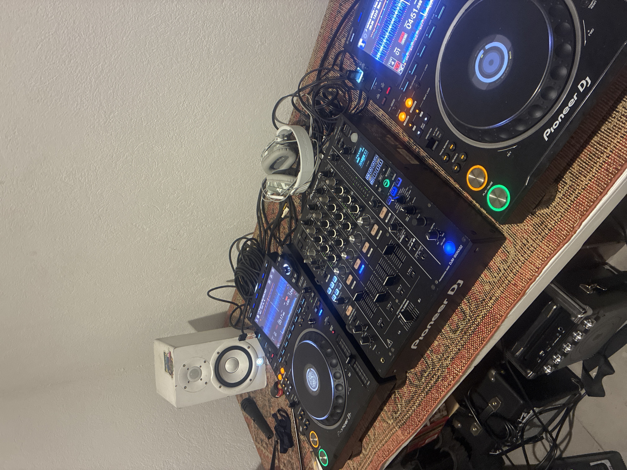 DJ equipment spotted in Mexico City home studio setup