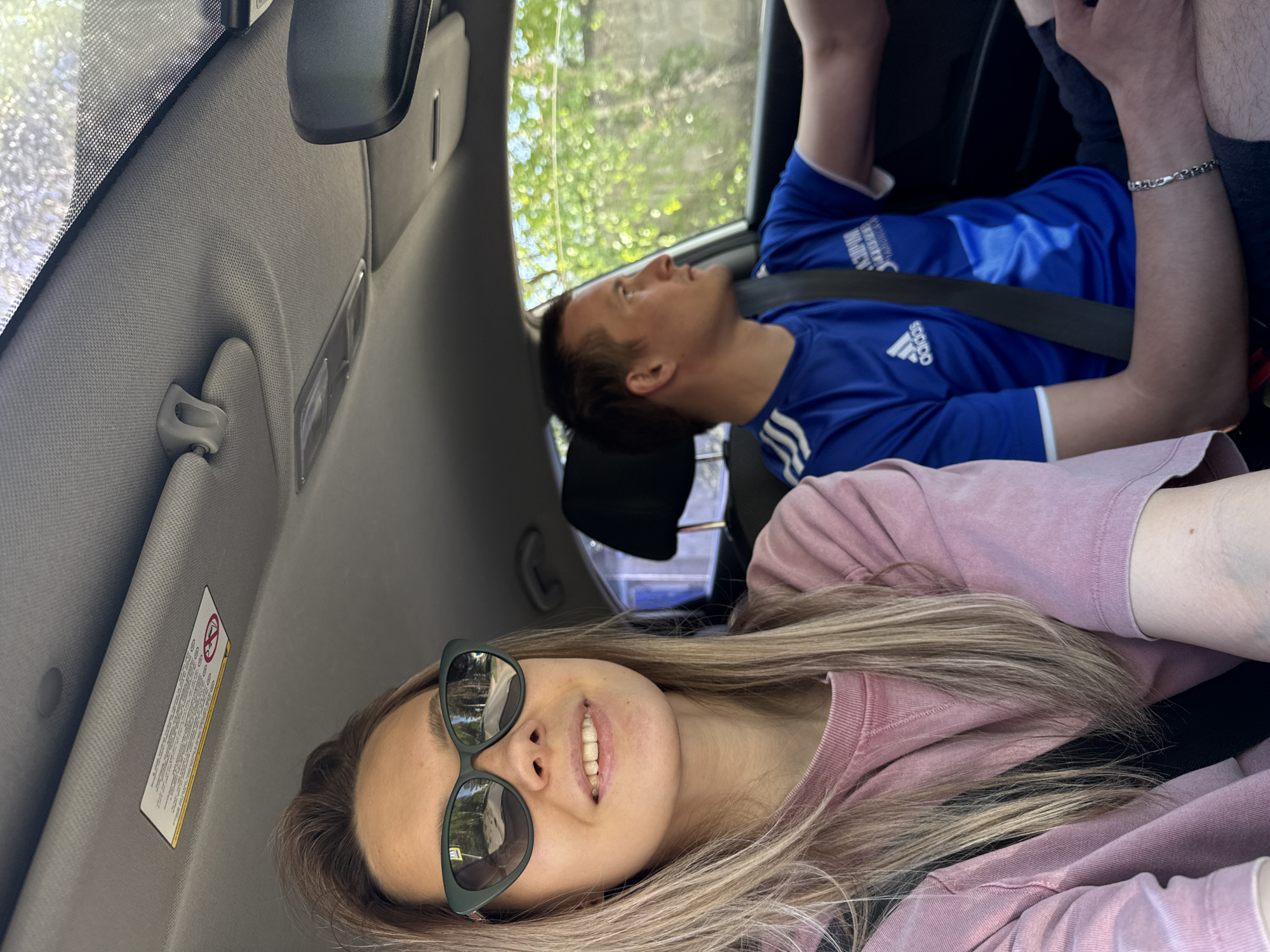 Two people spotted inside car in Noviy, Russia