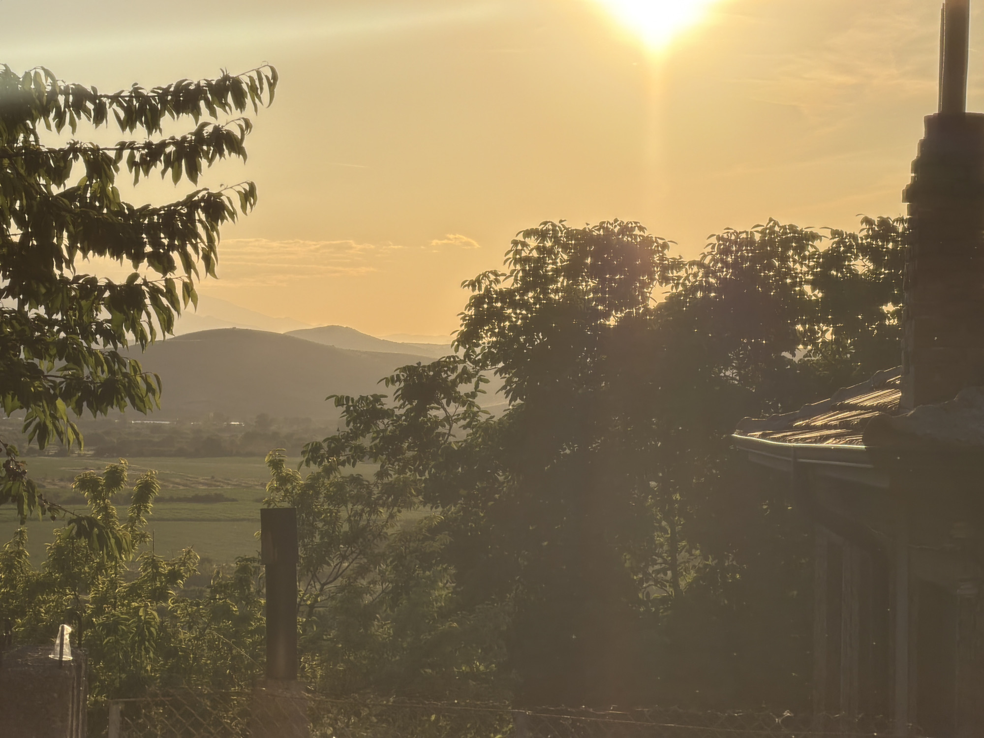 Evening moments captured across Perushtitsa, Bulgaria