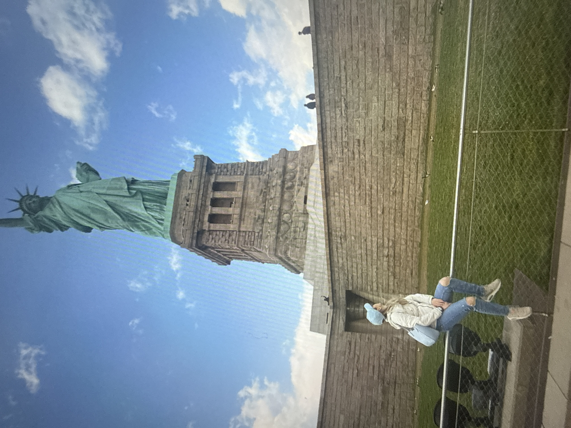 Des Plaines resident documents local scenes, NYC landmarks