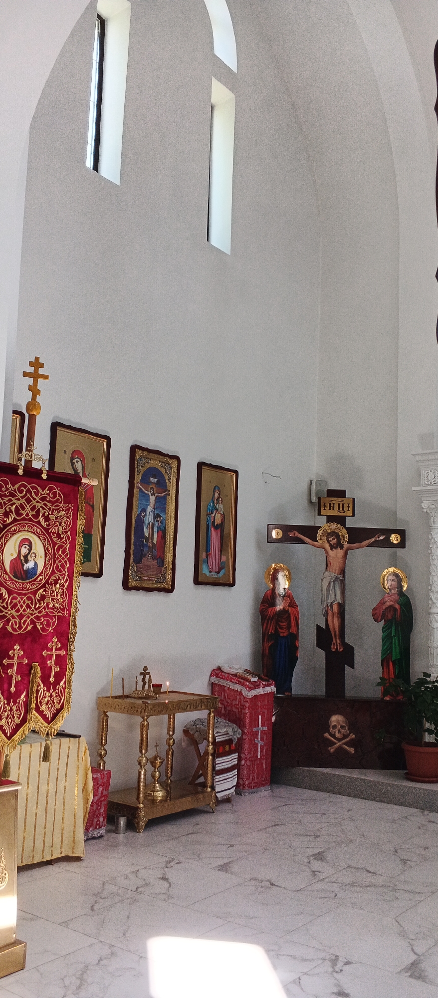Morning scenes blend Orthodox church visit with daily life in Smila