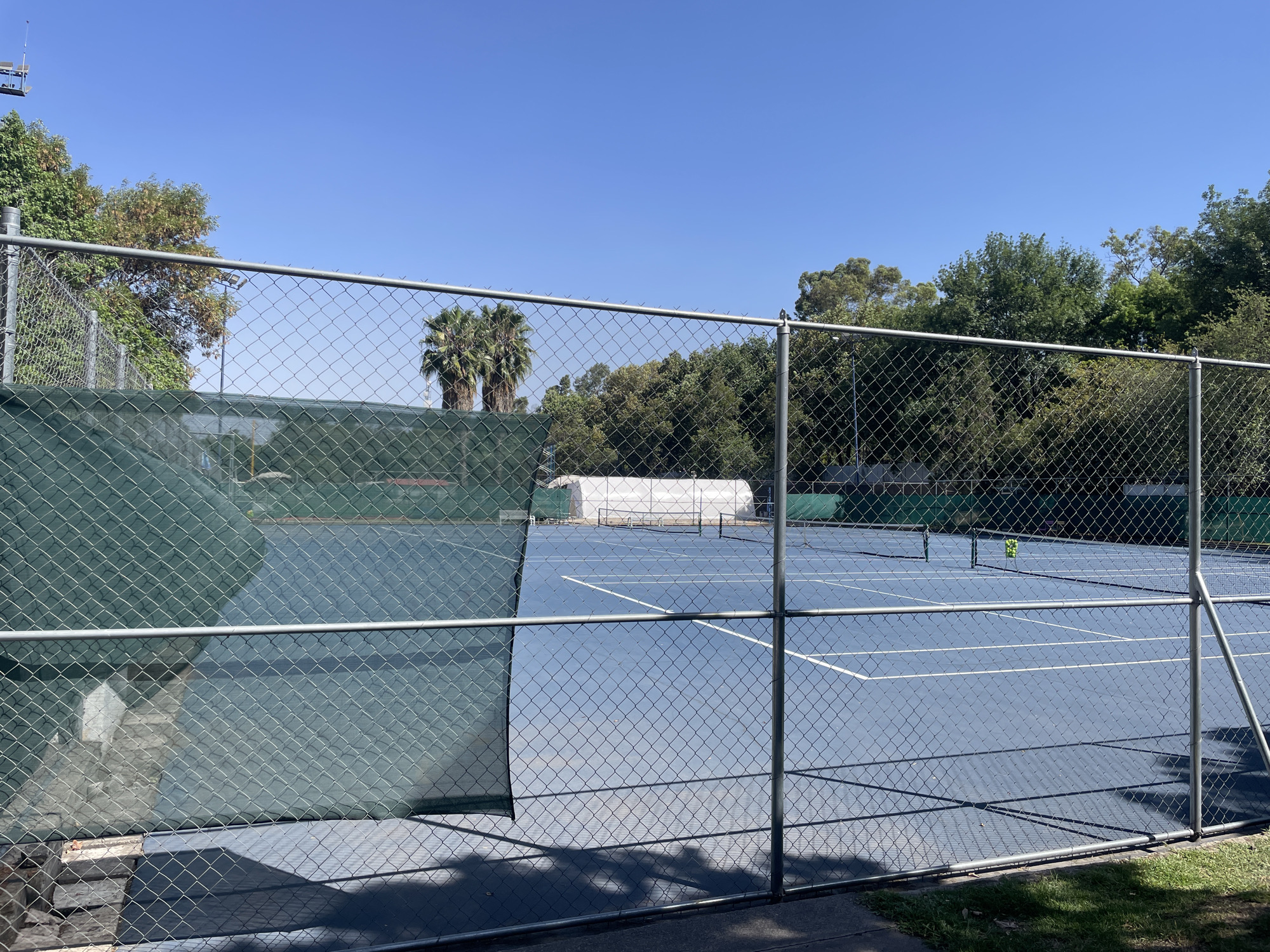 Multi-sport athletic complex documented in Mexico City evening