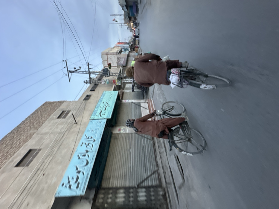 Daily life documented across Quetta streets during afternoon hours