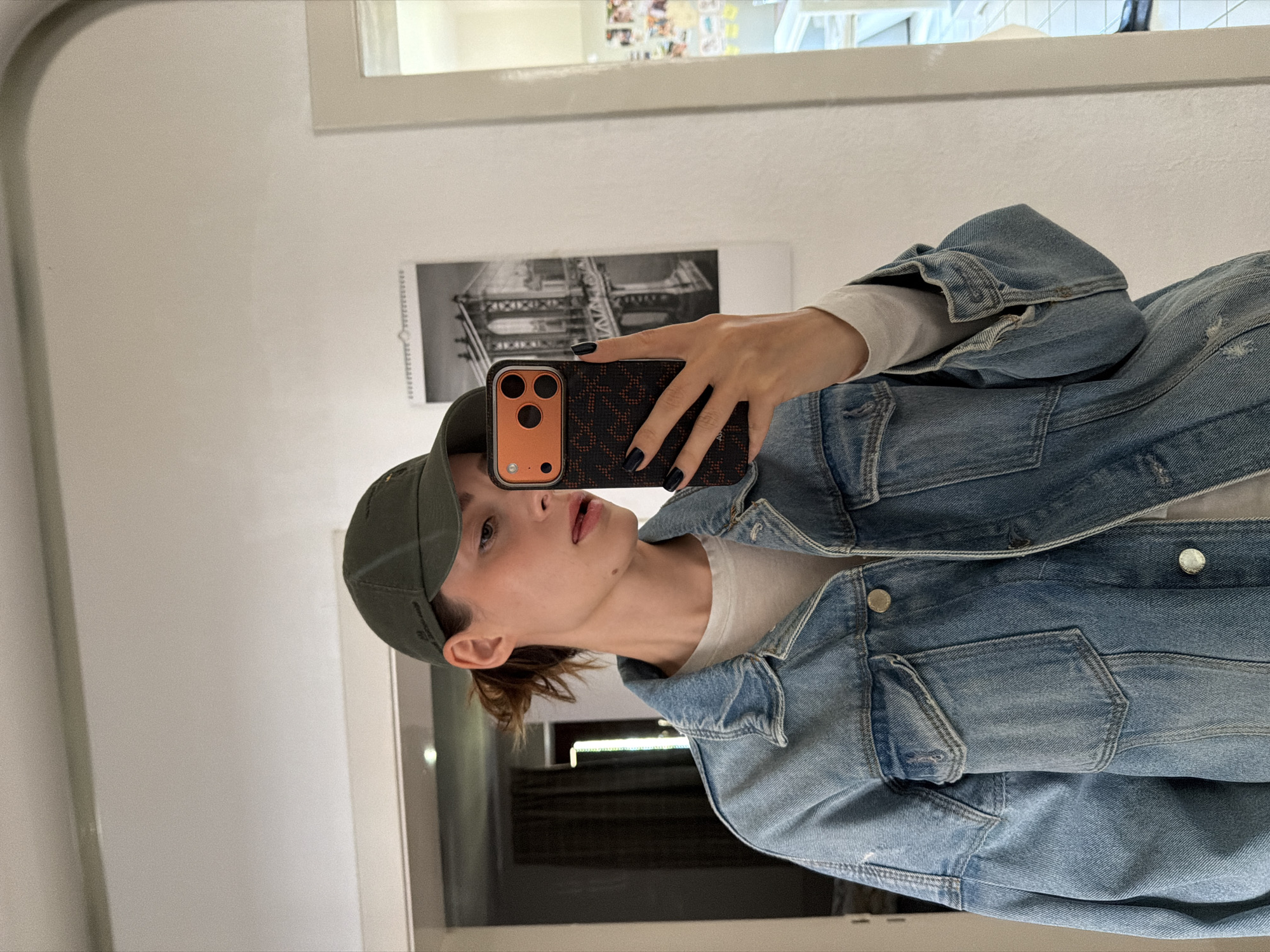 Mirror selfie captured in Kiel home