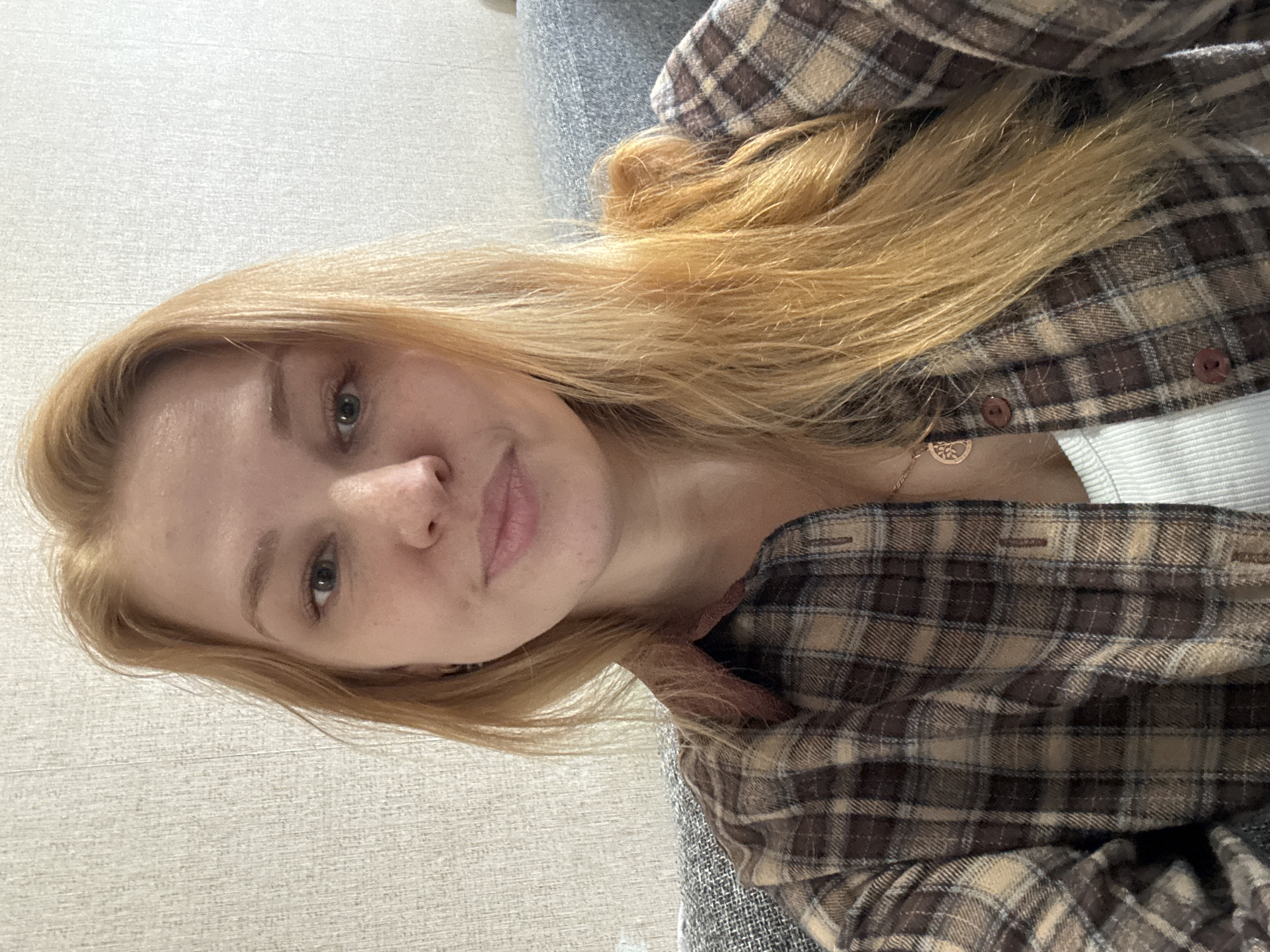 Woman photographed in indoor selfie in Rusanovo, Russia