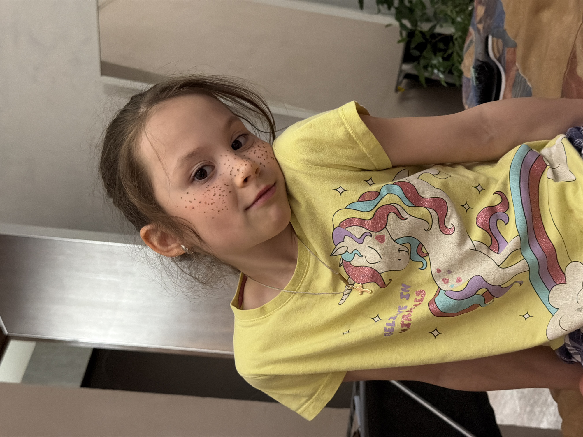 Girl performs split in Perm kitchen, April 18