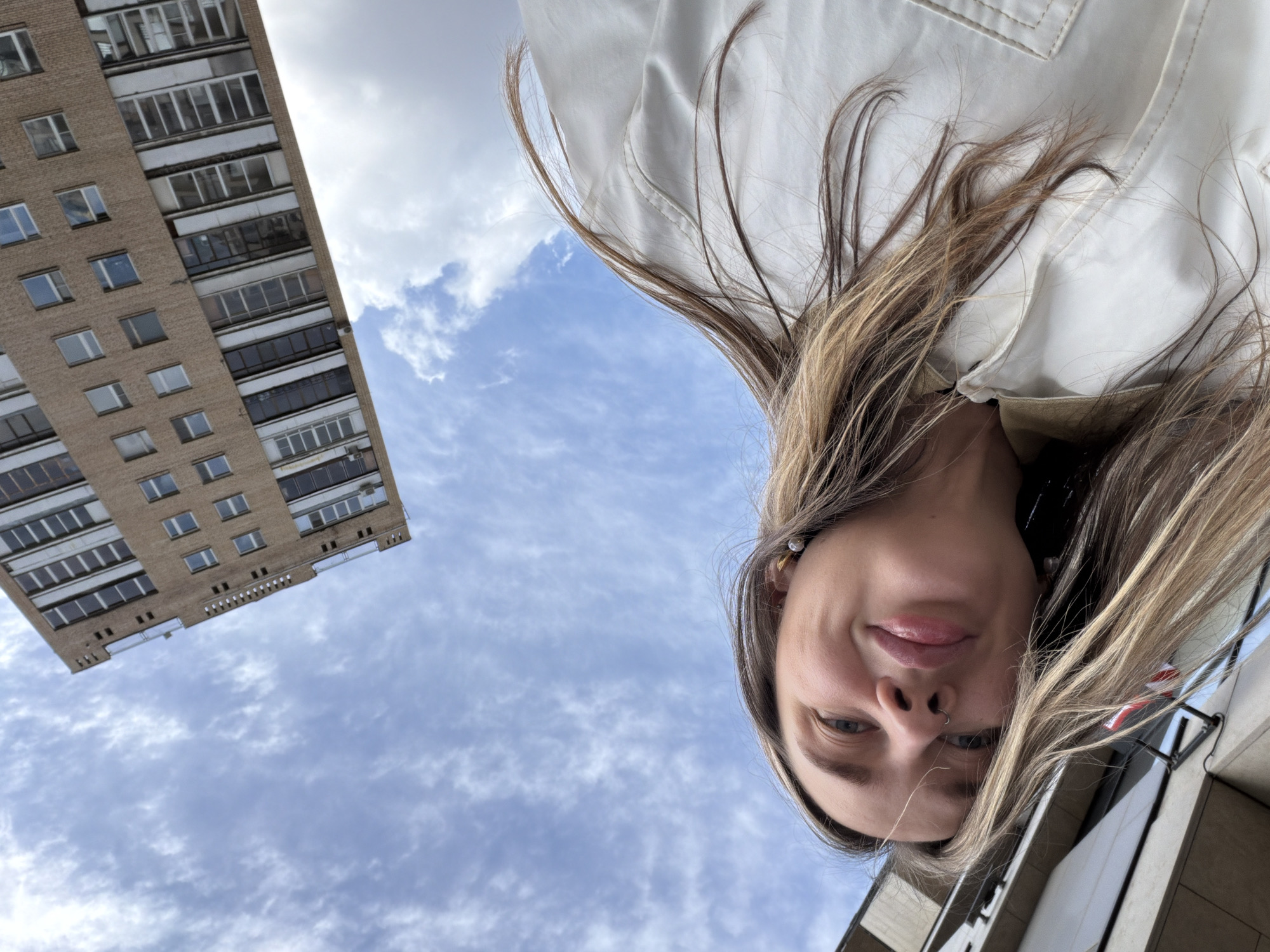 Woman documented in multiple Moscow locations within 10-minute span