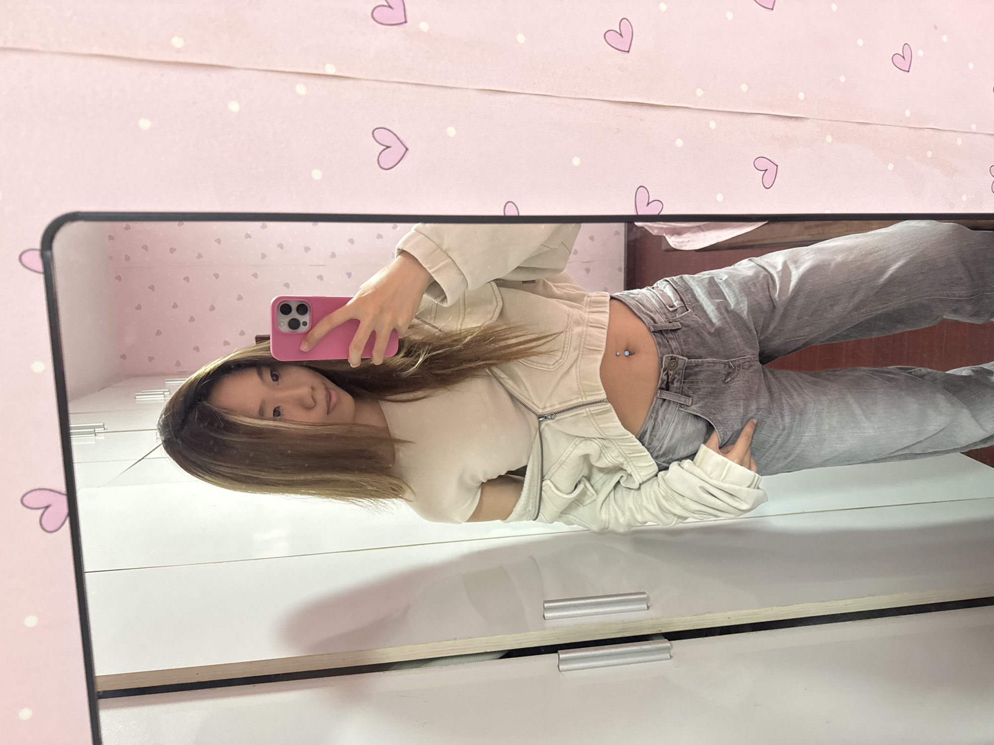 Woman takes mirror selfies with pink phone in China